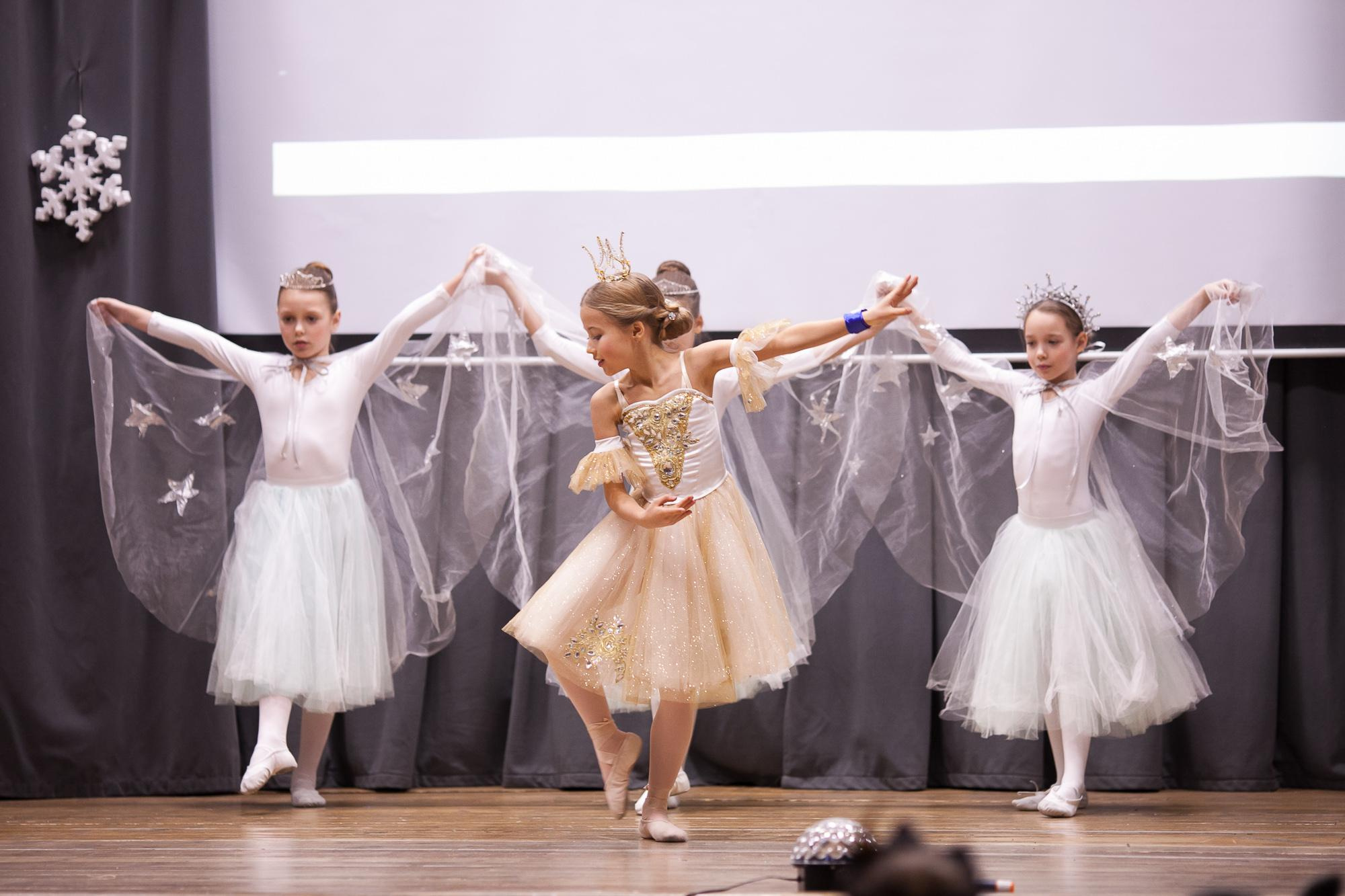 Праздник в школе. Выпускные альбомы Москва СВАО