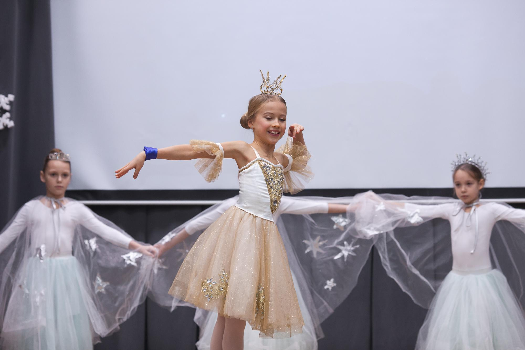 Праздник в школе. Выпускные альбомы Москва СВАО