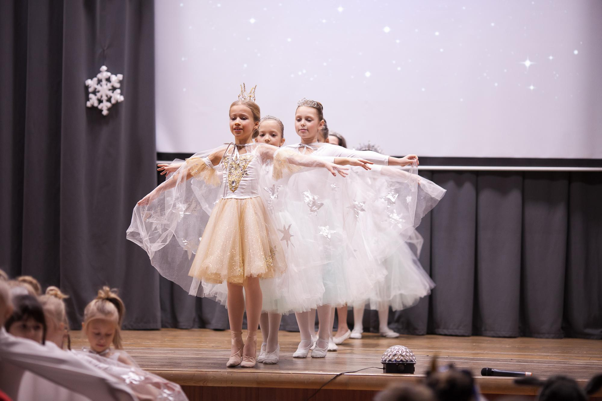 Праздник в школе. Выпускные альбомы Москва СВАО