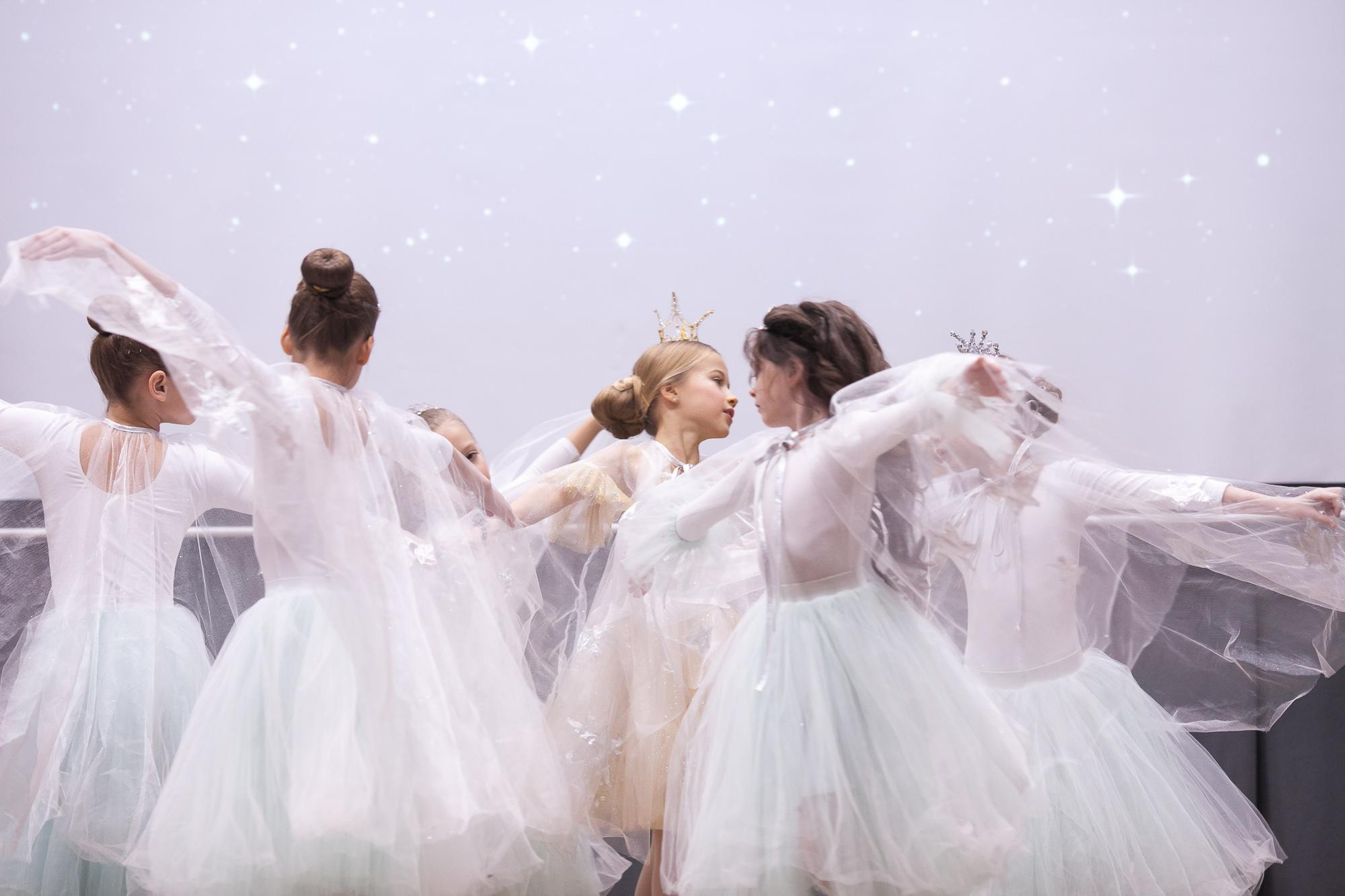 Праздник в школе. Выпускные альбомы Москва СВАО