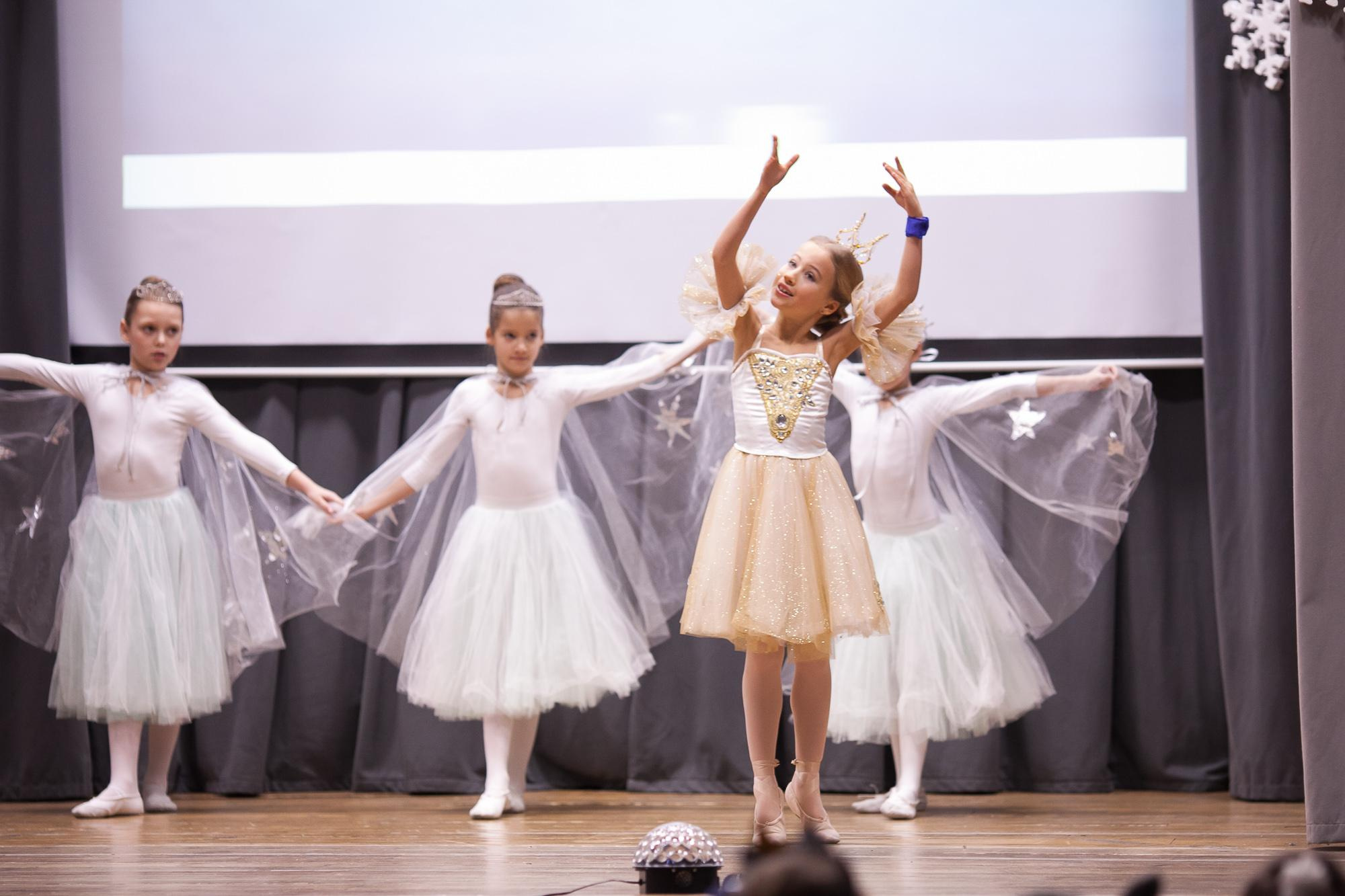 Праздник в школе. Выпускные альбомы Москва СВАО