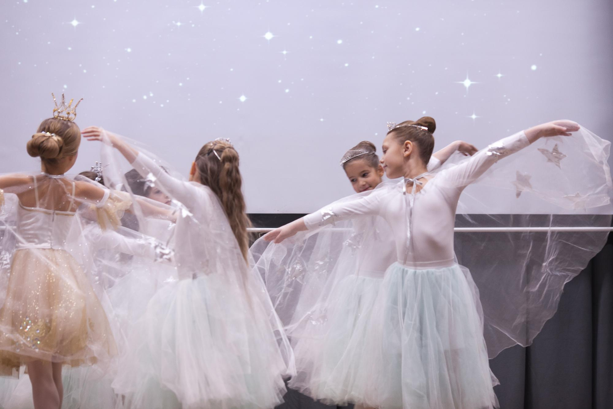 Праздник в школе. Выпускные альбомы Москва СВАО