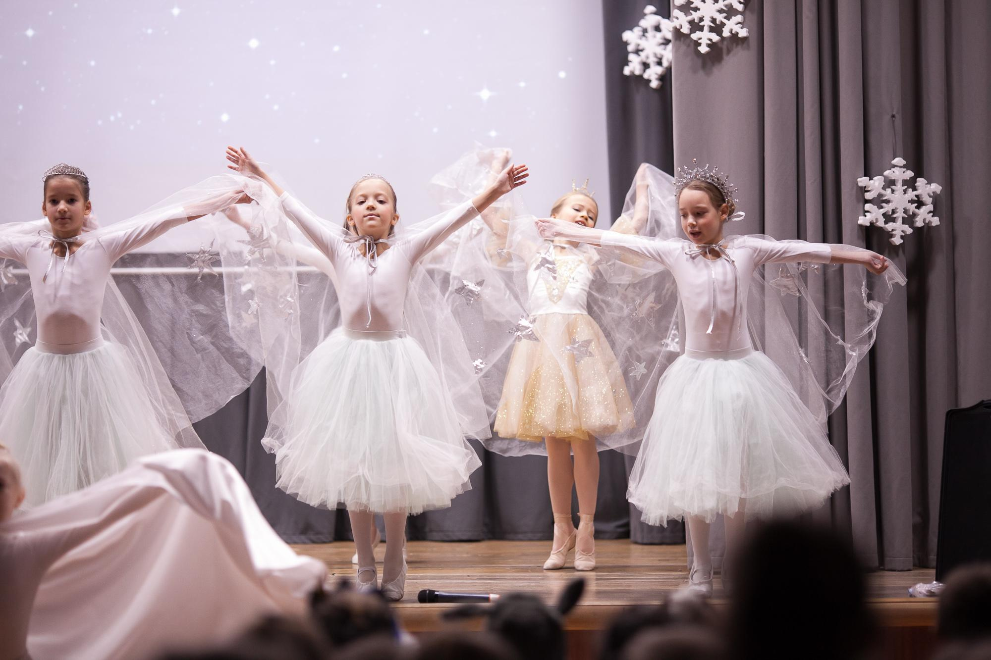 Праздник в школе. Выпускные альбомы Москва СВАО
