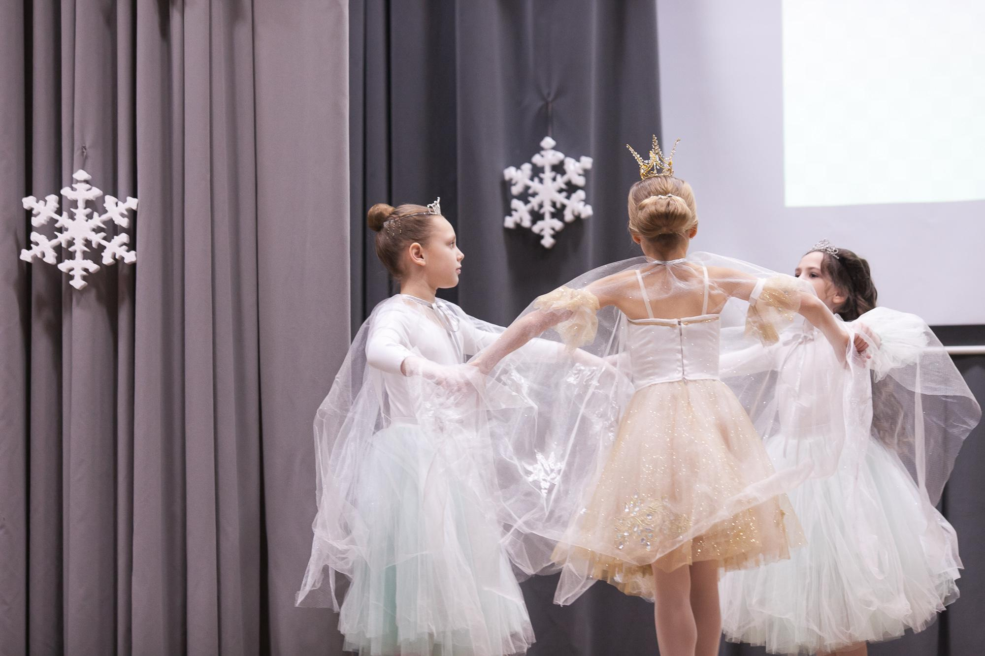 Праздник в школе. Выпускные альбомы Москва СВАО