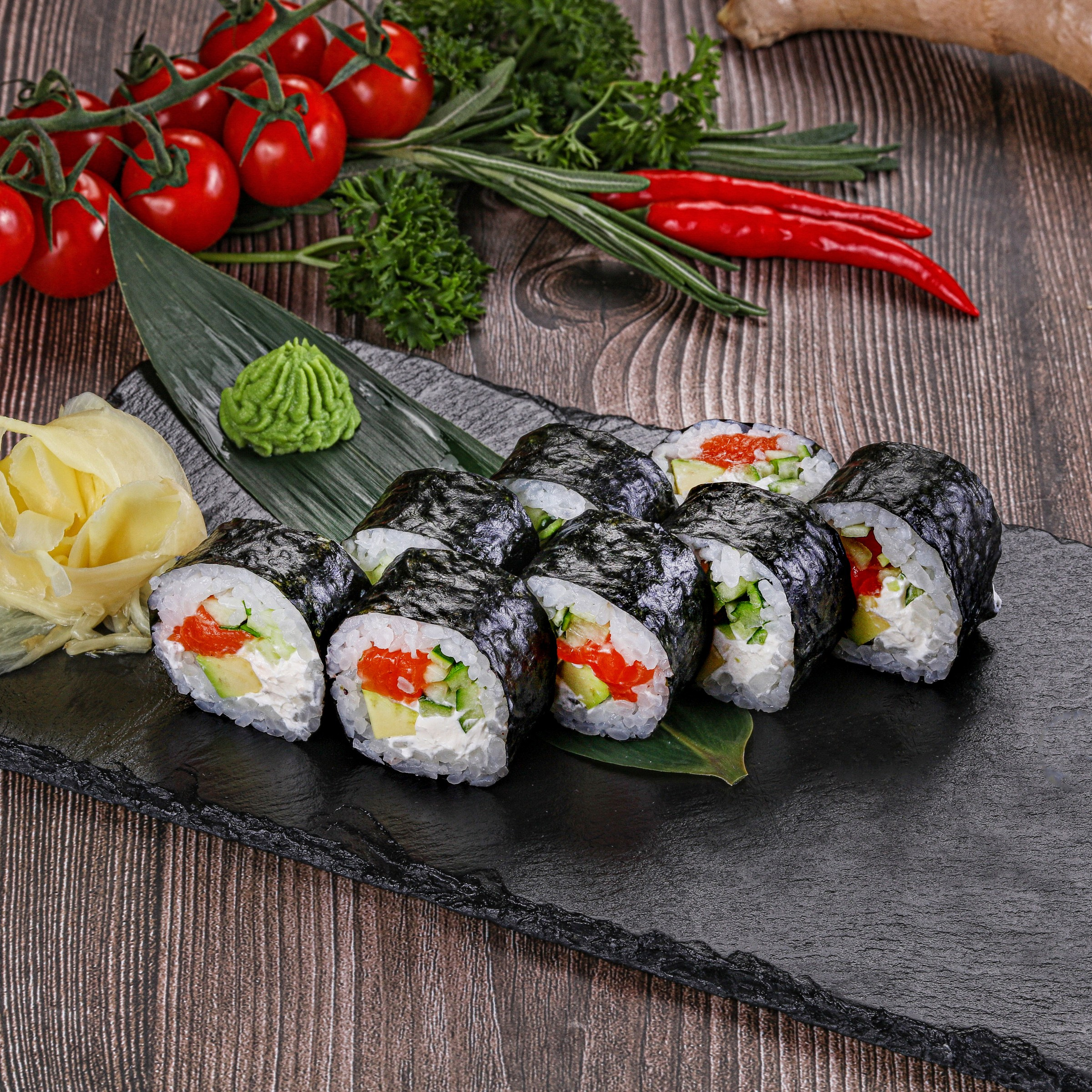 Фотосъемка суши и роллов. Заказ по тел.: +7 (906) 006-90-22. Фуд-фотограф Андрей Старостин — съемка еды в Москве. 9000 руб. в час