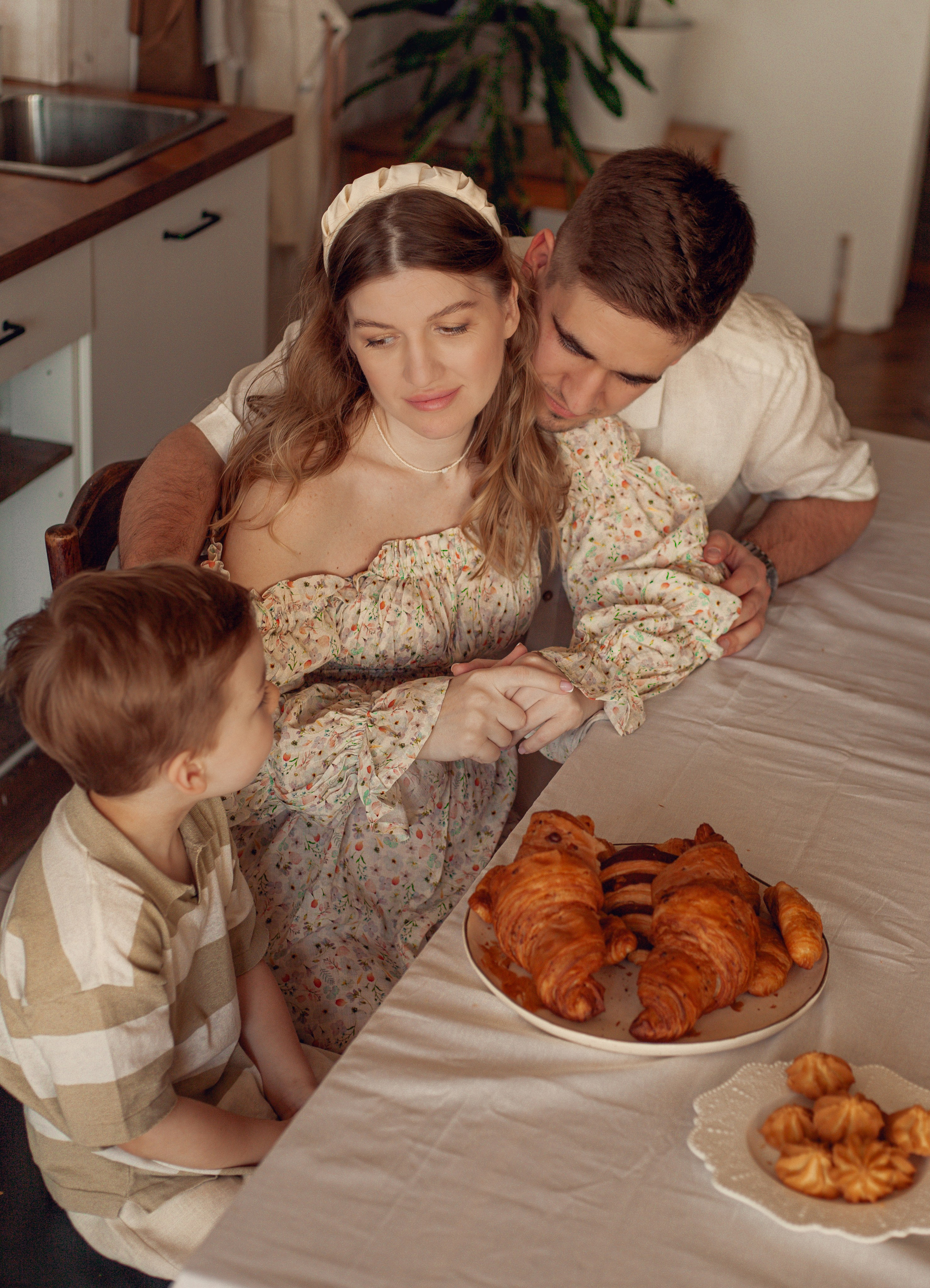 Семейная студийная съемка. Фотограф беременности и семейных историй в Москве Юлия Варт
