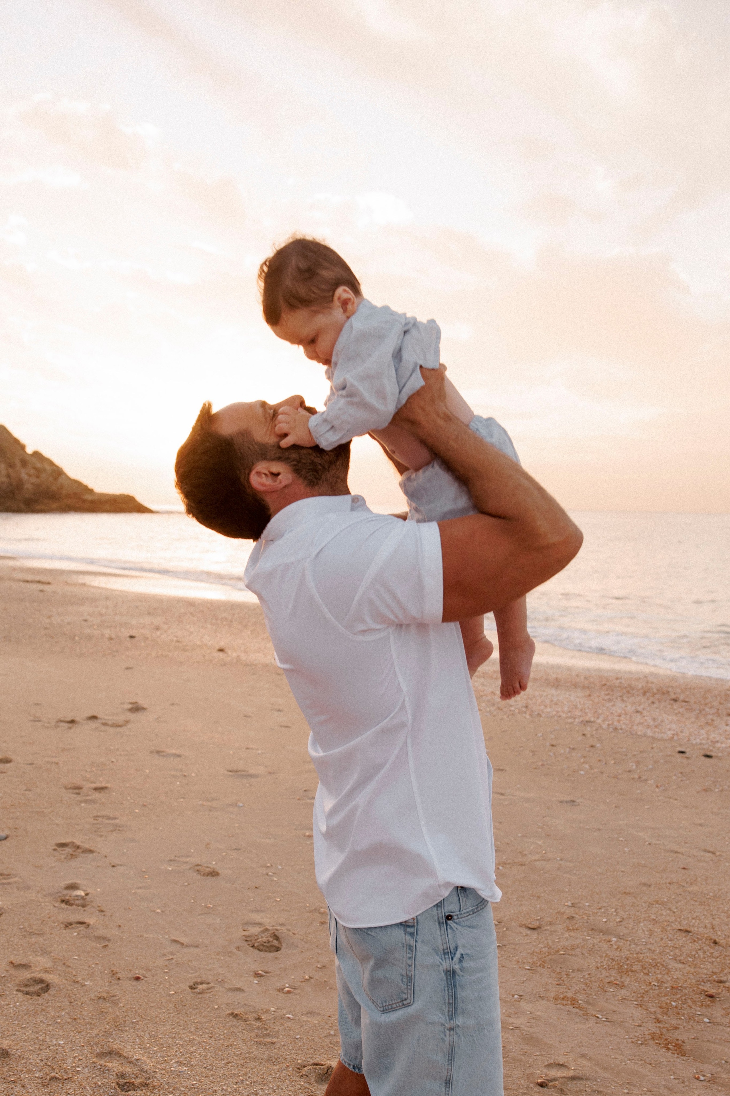 First year family photos near the sea. Главная