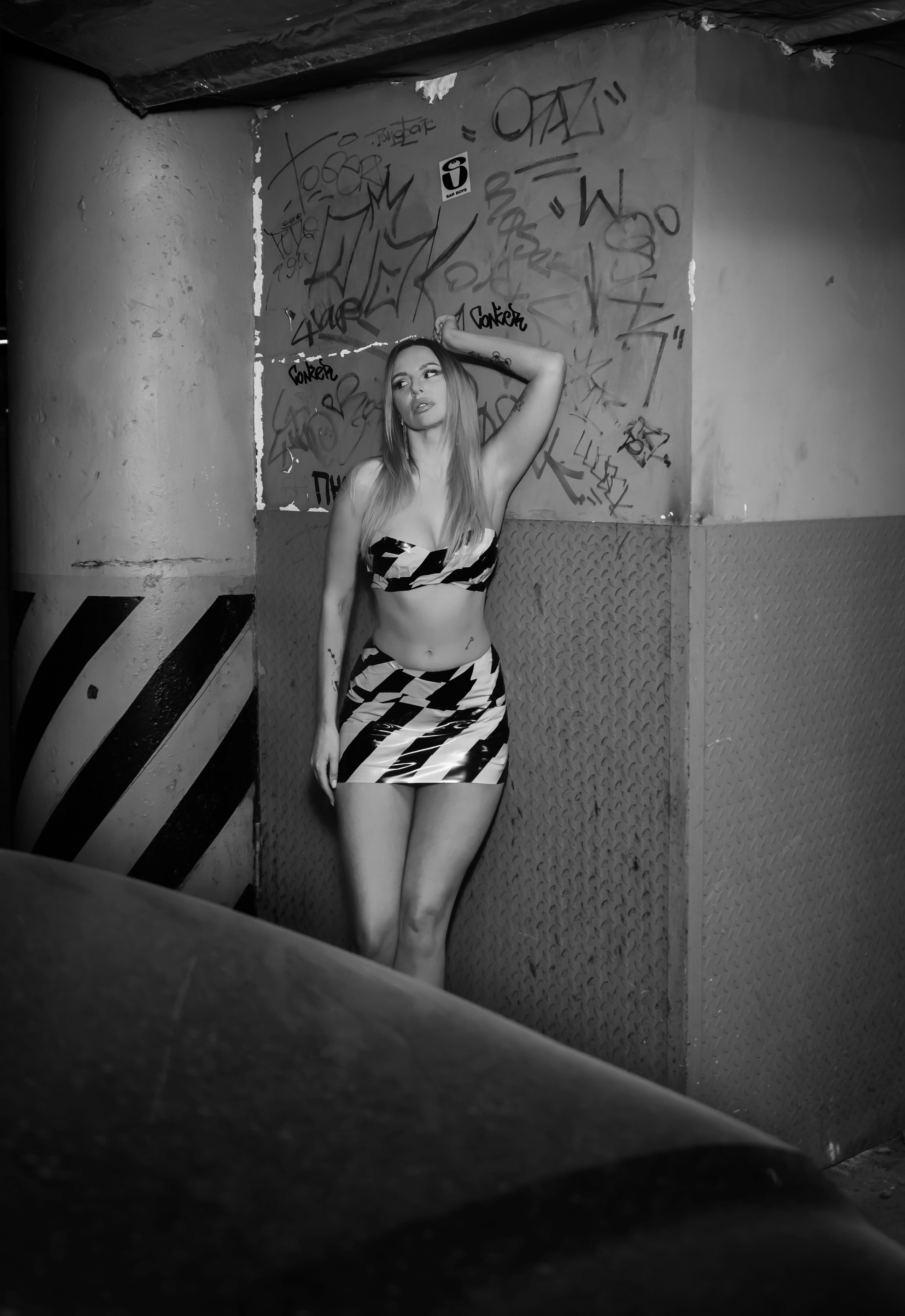 Съемка на парковке — модель Дина. Фотограф Москва и Видеограф Москва