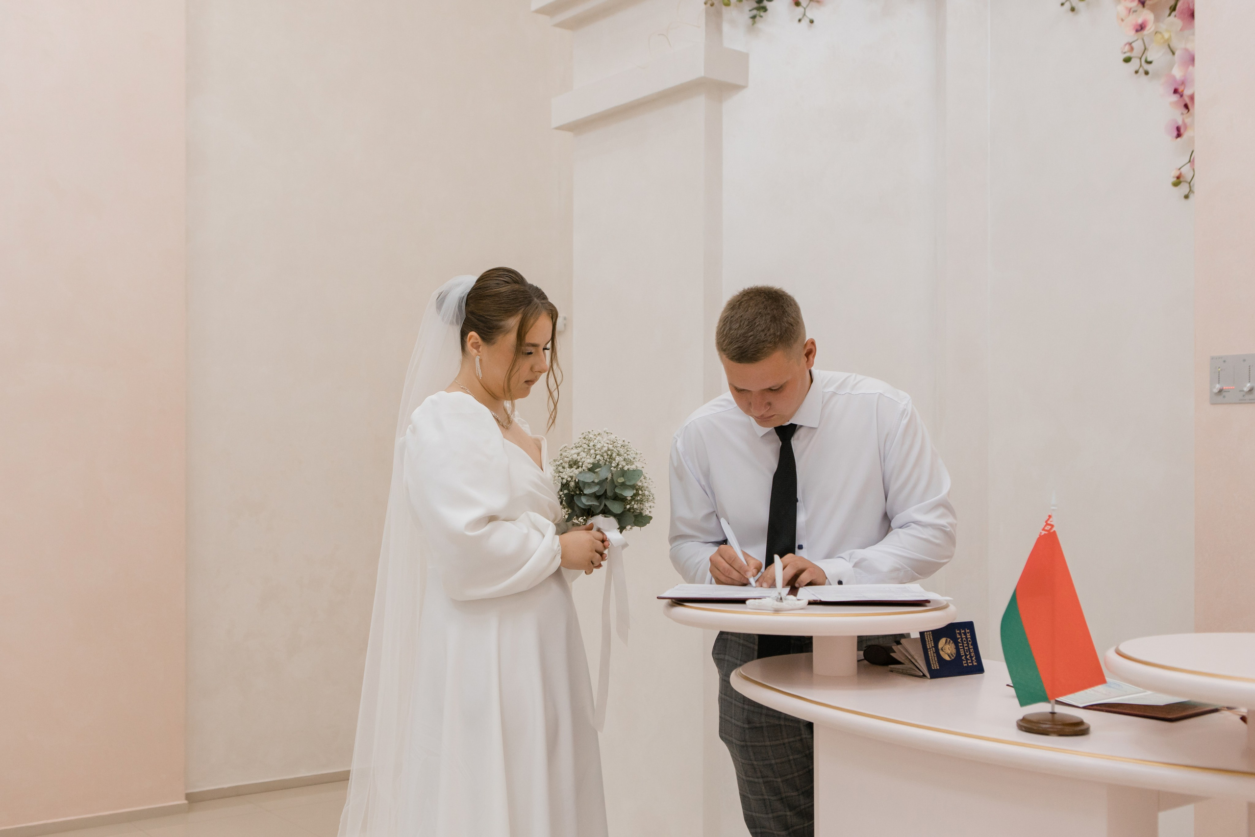 Отдел ЗАГС Администрации Московского района. Видеосъемка и фотосъемка свадеб. Фотограф и оператор на свадьбу. Видеосъемка подкастов, собственная видео-фотостудии. Предметная фотосъемка