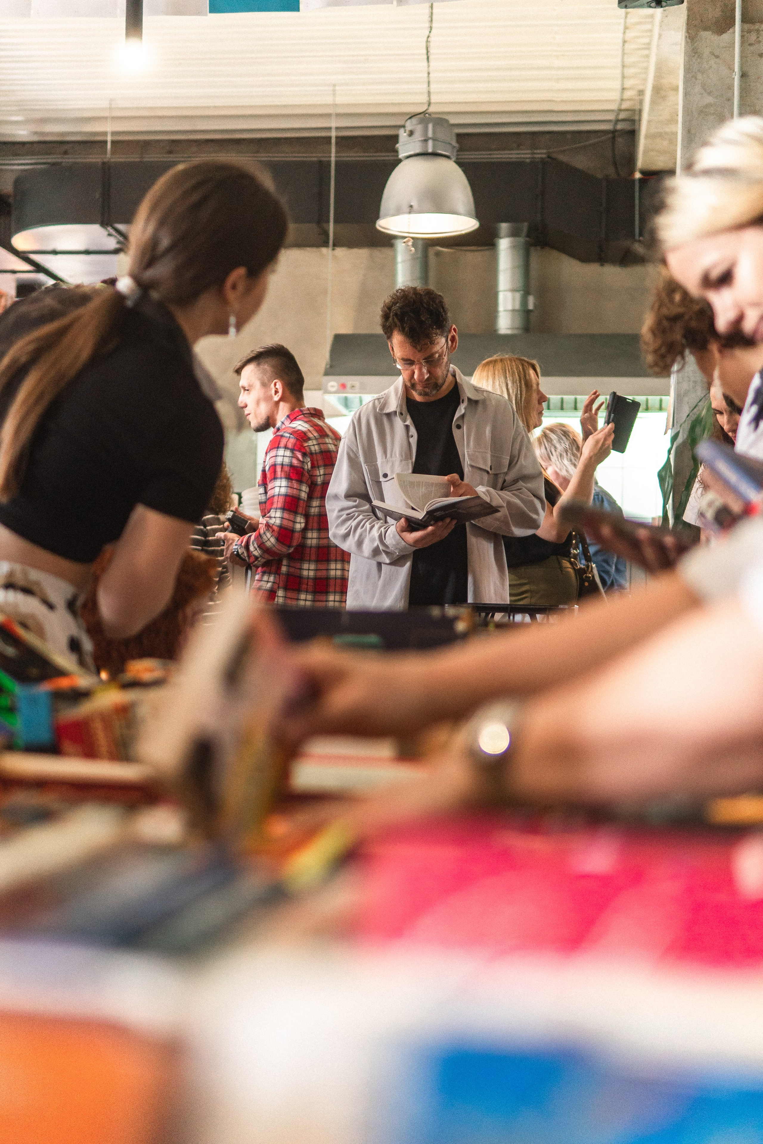 Благотворительный книжный маркет «ФОНАРЬ». Портретный и репортажный фотограф в Воронеже: Анастасия Пузикова