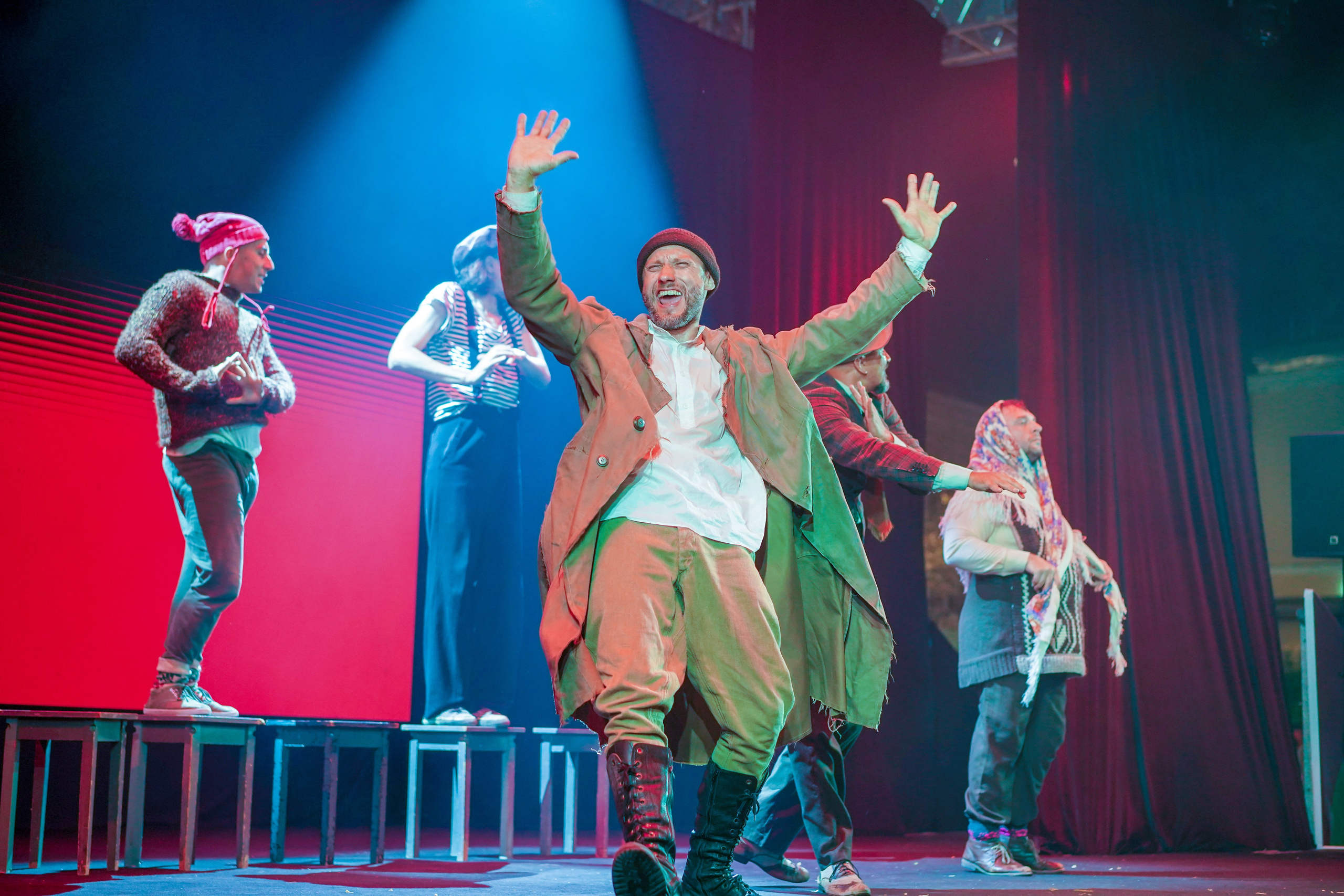 Спектакль «Всюду жизнь», Егор Дружинин. ZAGLADIN Bureau