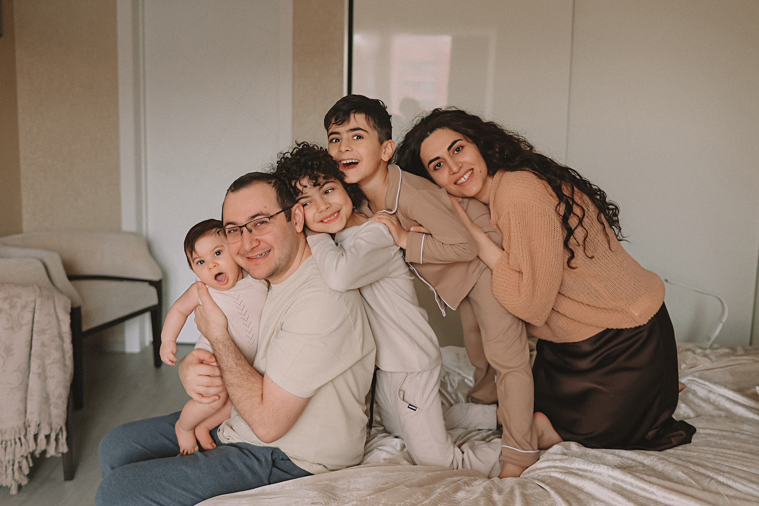 С малышкой. Семейный фотограф Тюмень, фотограф на роды Салмина Мария