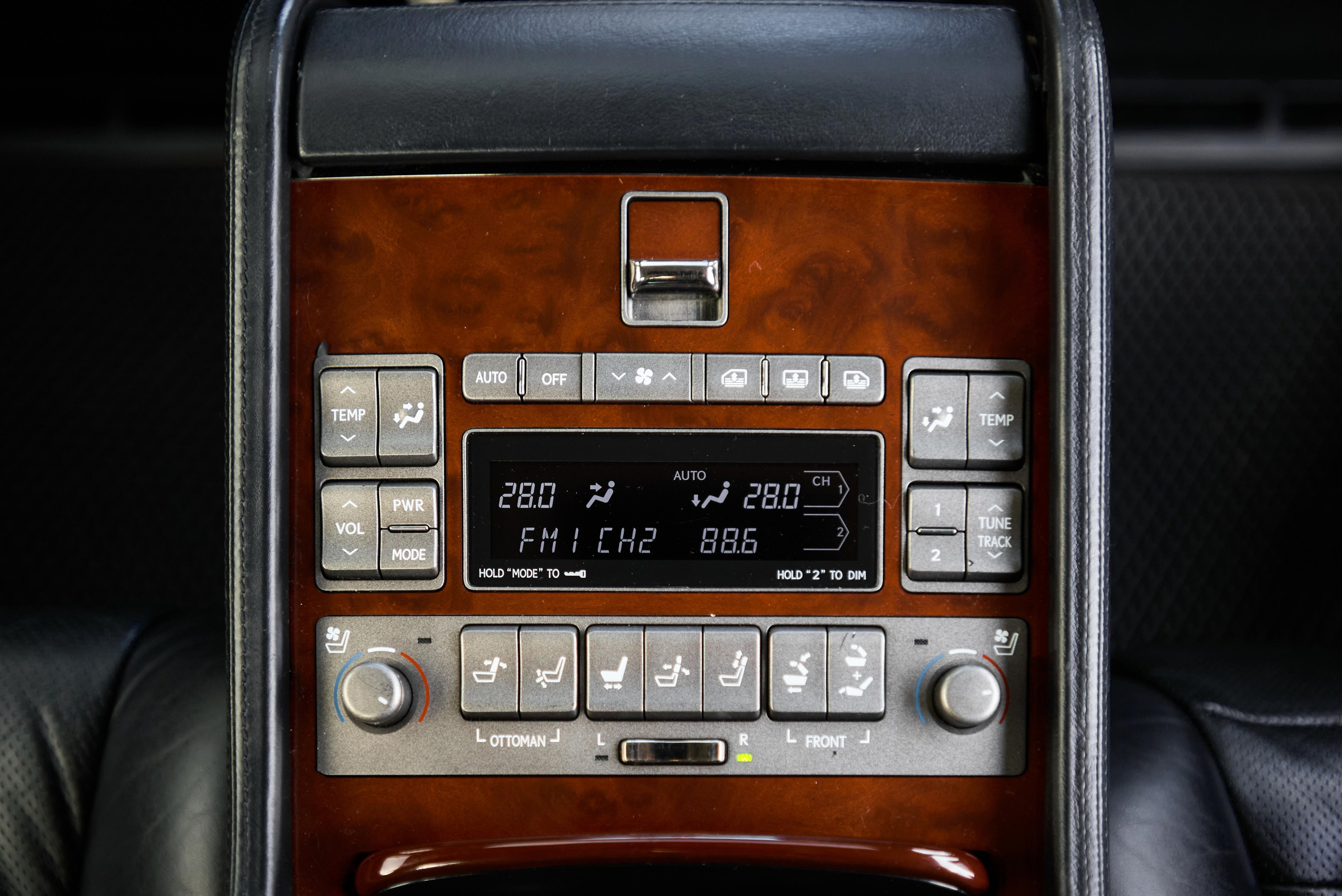 Lexus LS460L. Автомобильный и интерьерный фотограф в Минске Александр Тагаев