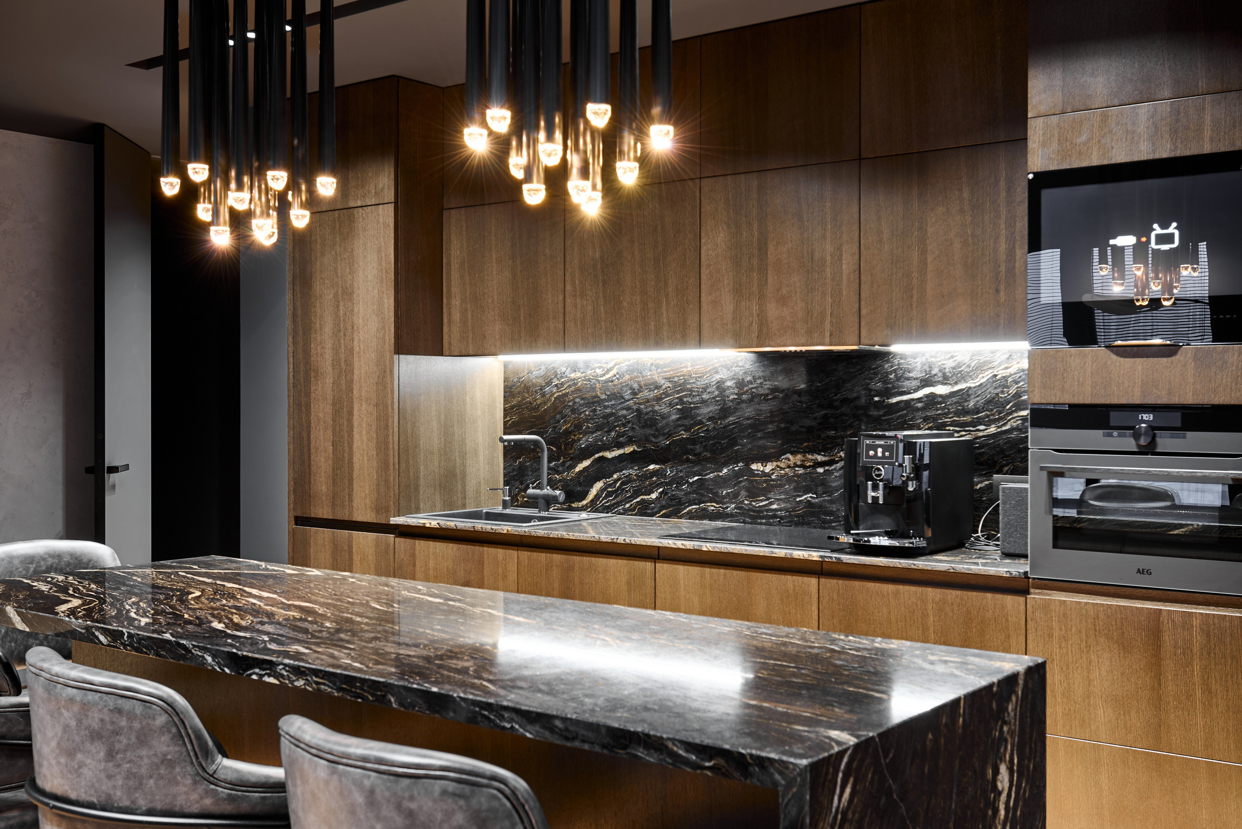 Съёмка для ремонтной компании Raevsky. Автомобильный и интерьерный фотограф в Минске Александр Тагаев