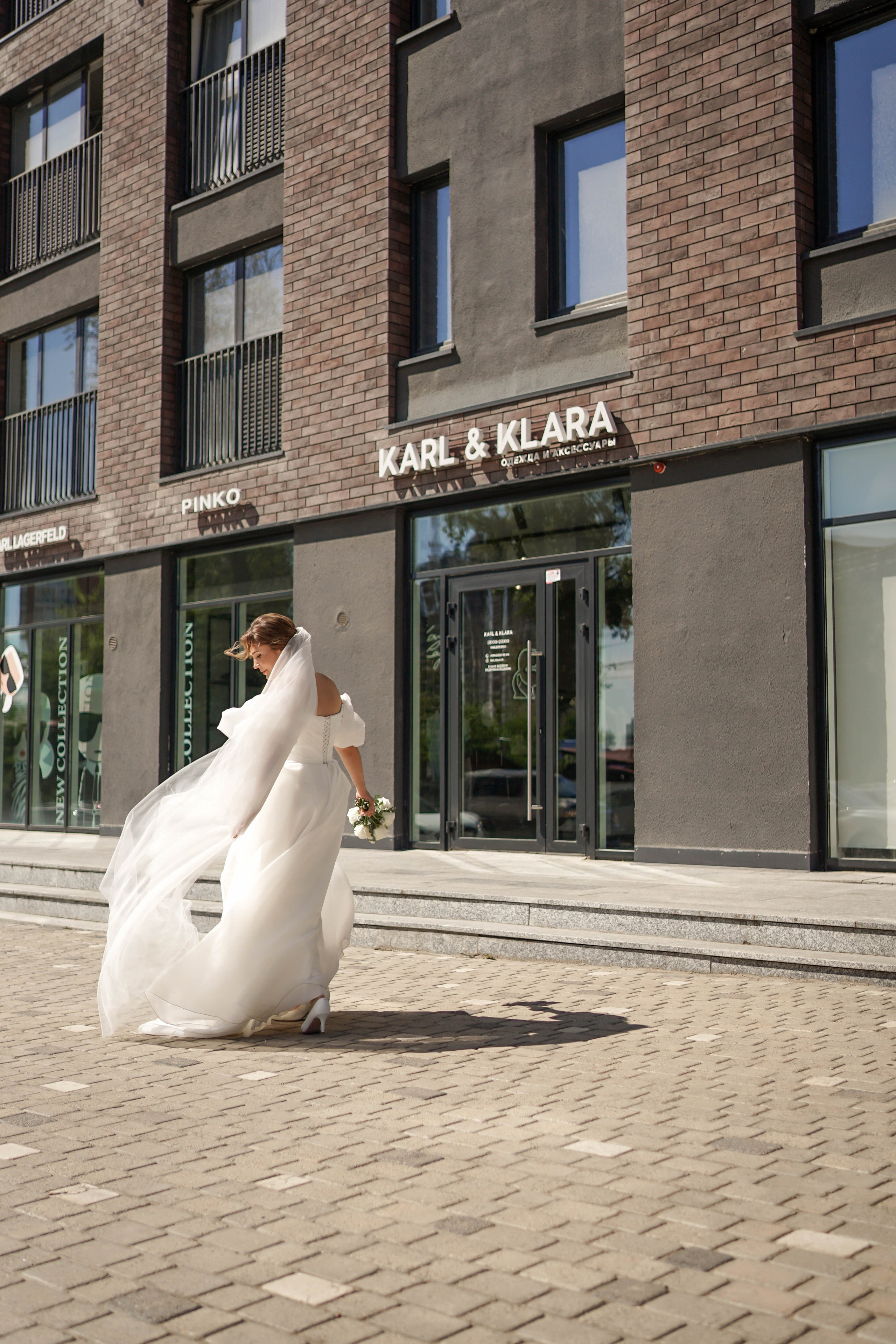 Лиза и Сережа: регистрация, прогулка и банкет. Фотограф в Иркутске