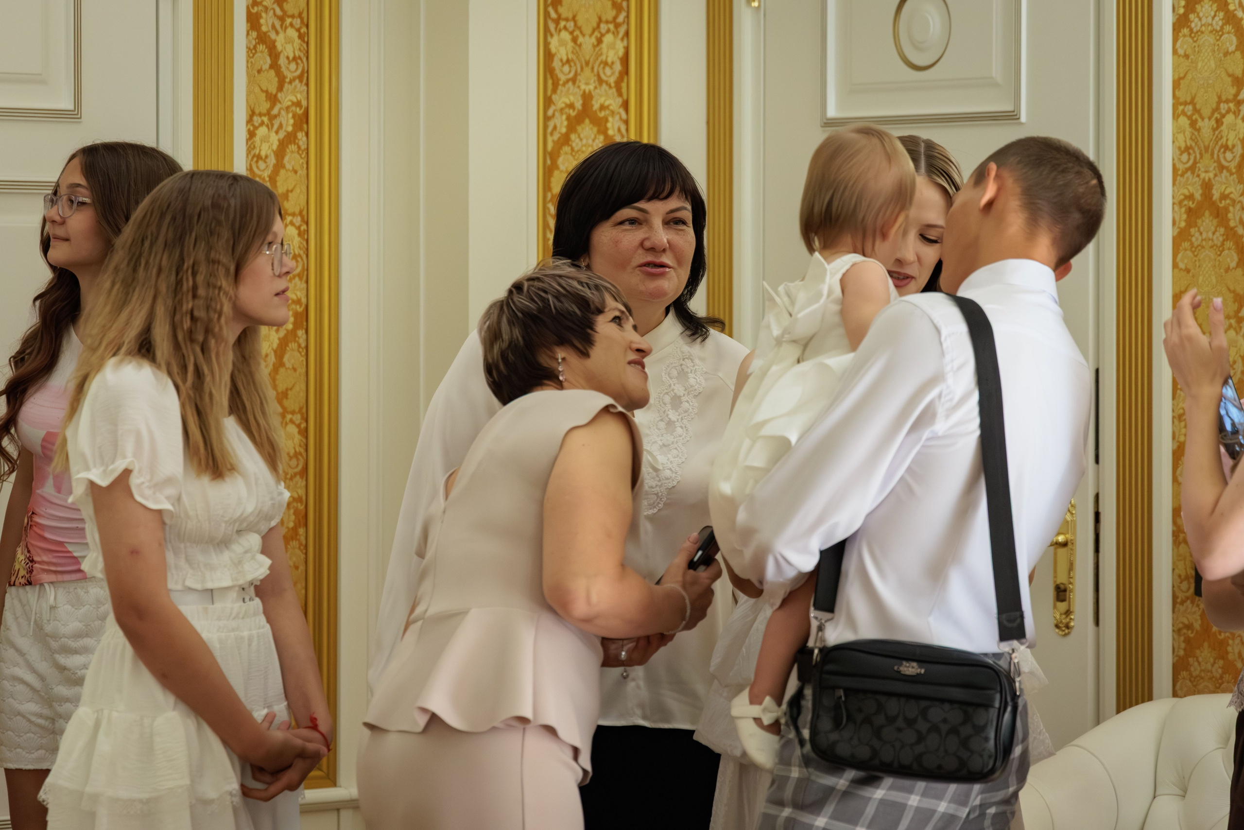 В ЗАГСе. Фотограф Владимир Юрлов