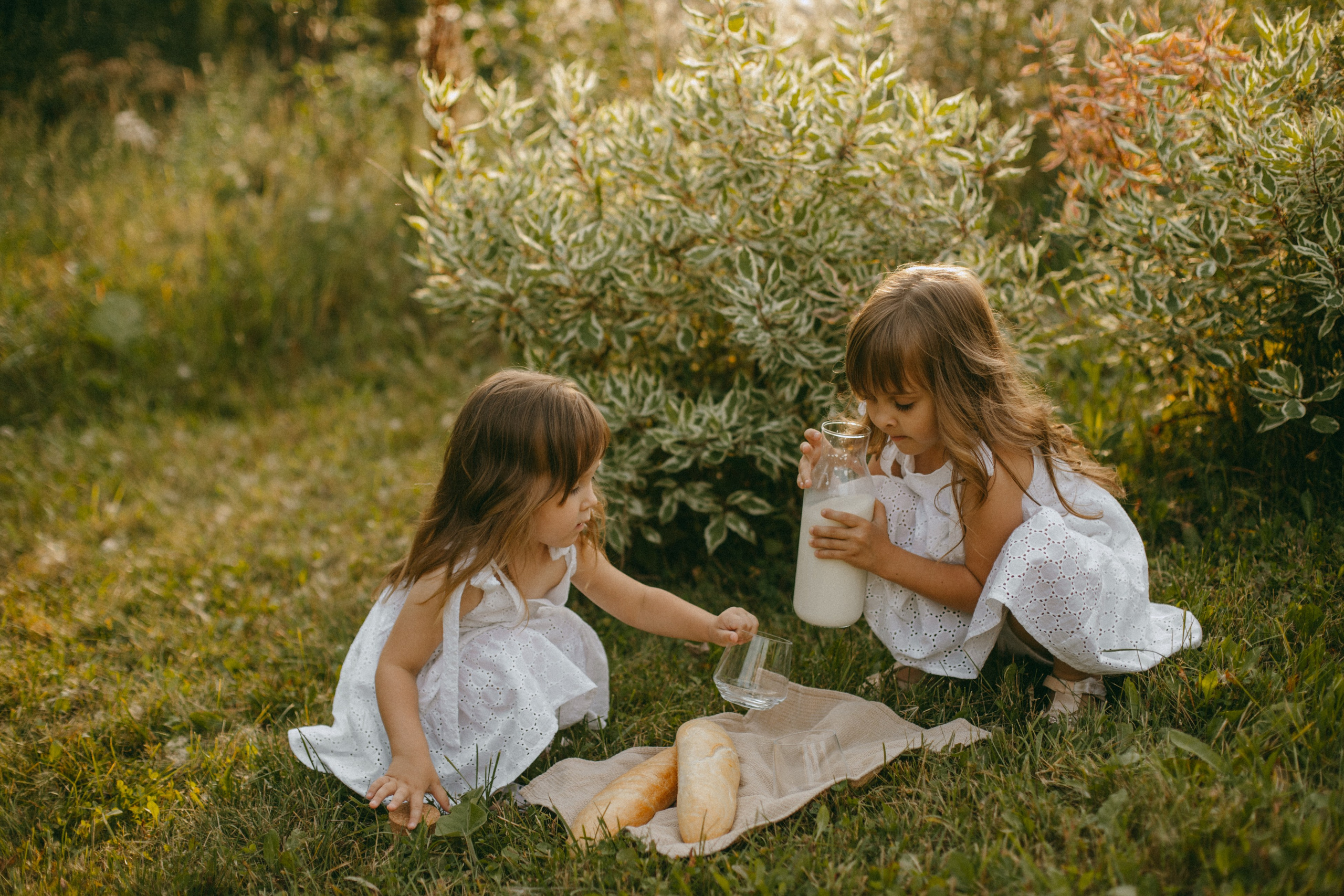 Эмма и Влада на летней прогулке с мамой. Фотограф Наталья Кургина Слюдянка Иркутск