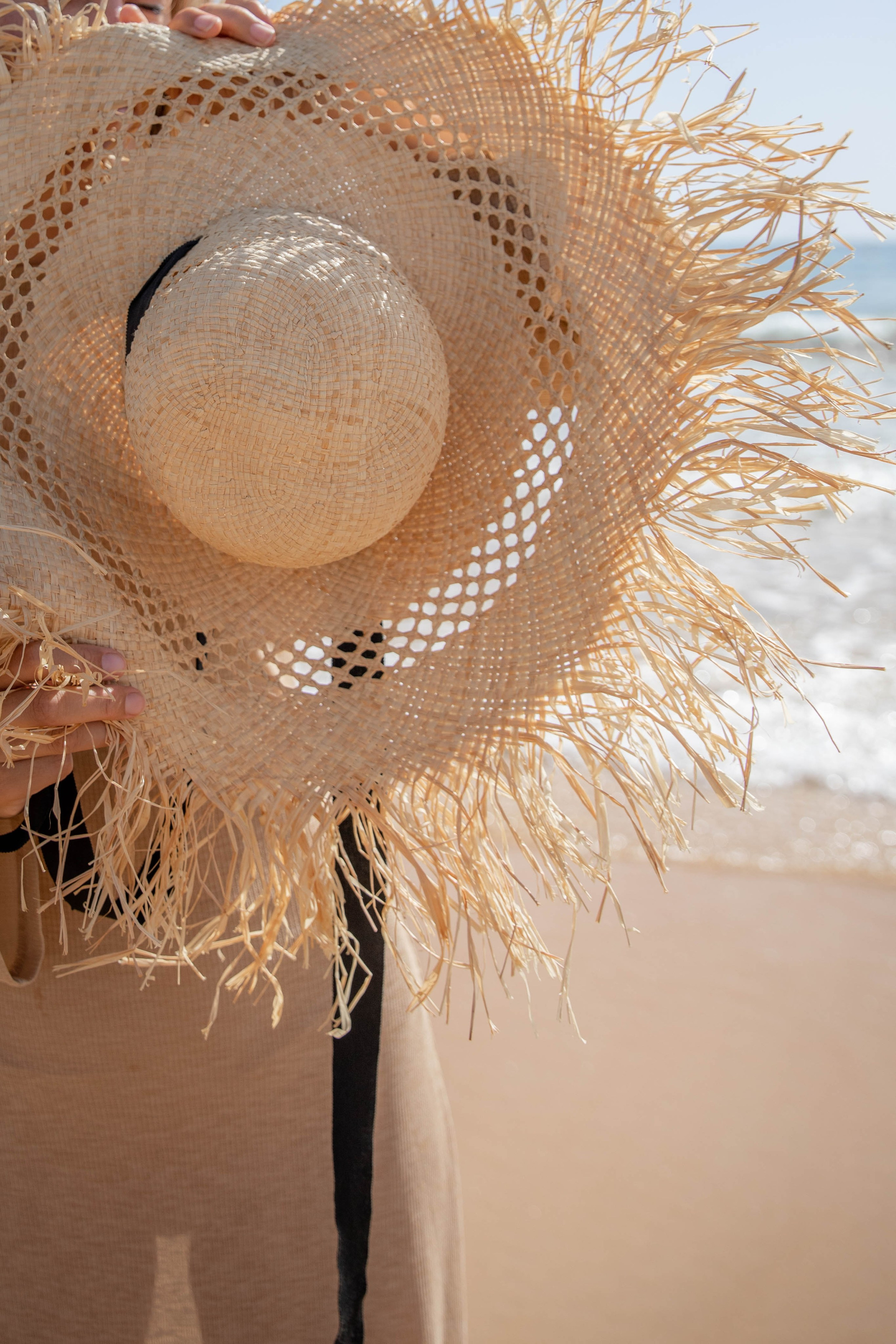VAVA × Oksana Lomnova — A Creative Collaboration by the Ocean. Professional Photographer in Portugal. Oksana Lomnova