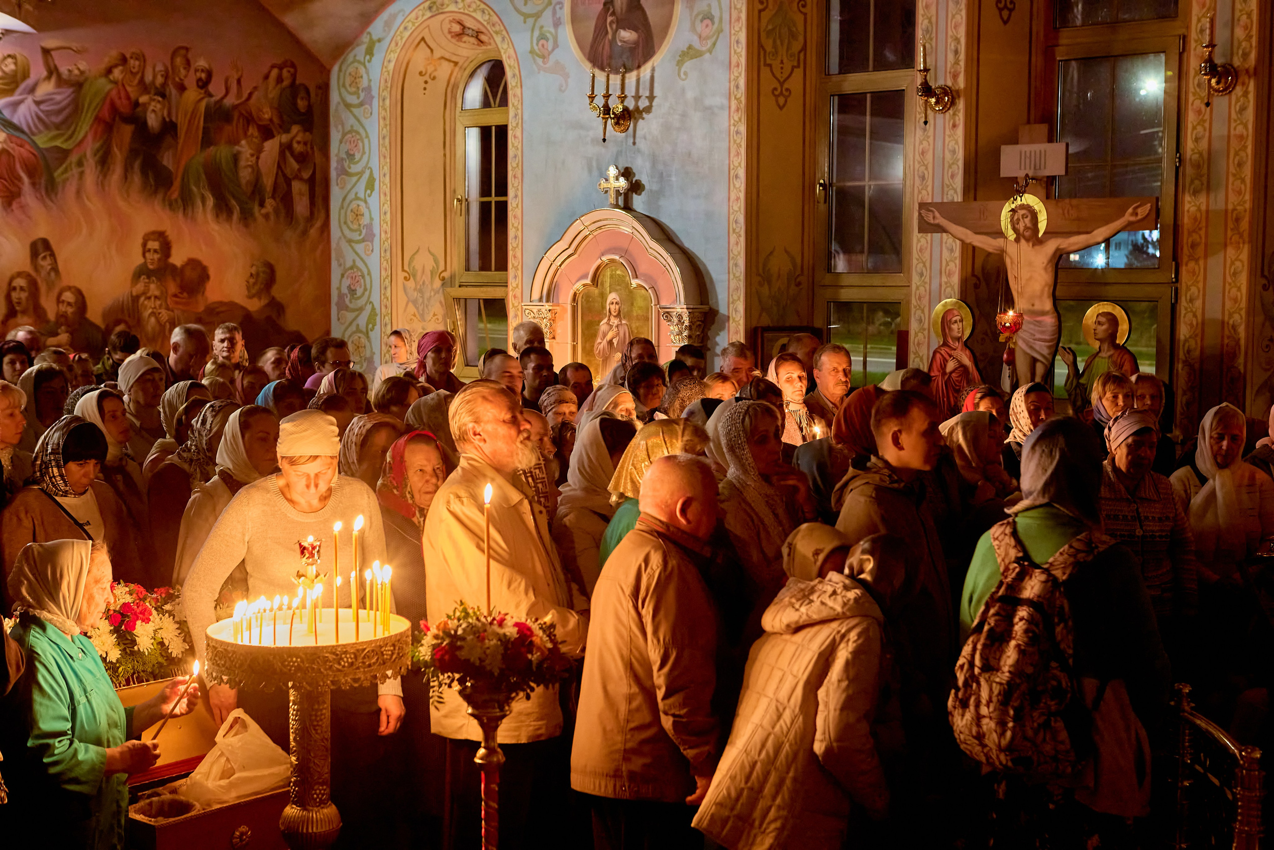 Исповедь в Пасхальную ночь. Храм преподобного Серафима Саровского г. Дзержинск