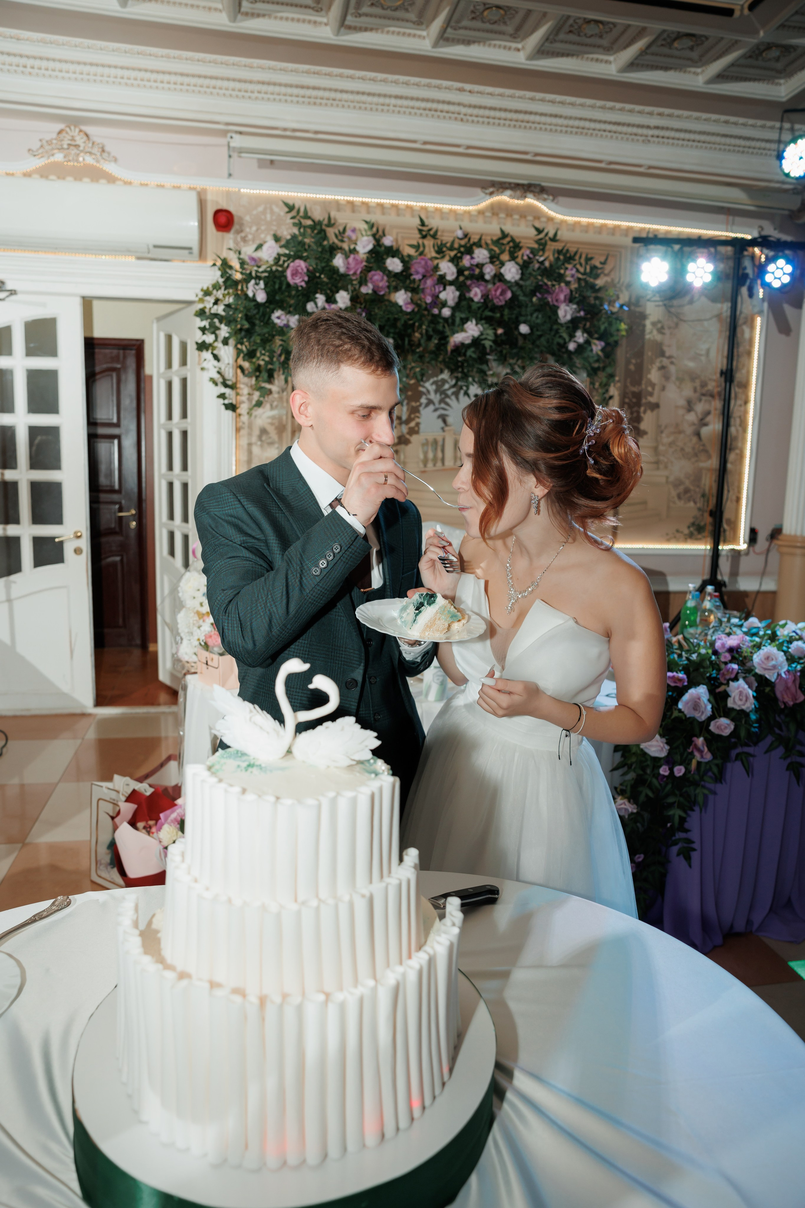 Константин и Дарья, ЗАГС ВДНХ, отель Soluxe, ресторан «Антик». Свадебный и репортажный фотограф (Москва, Королев и другие)