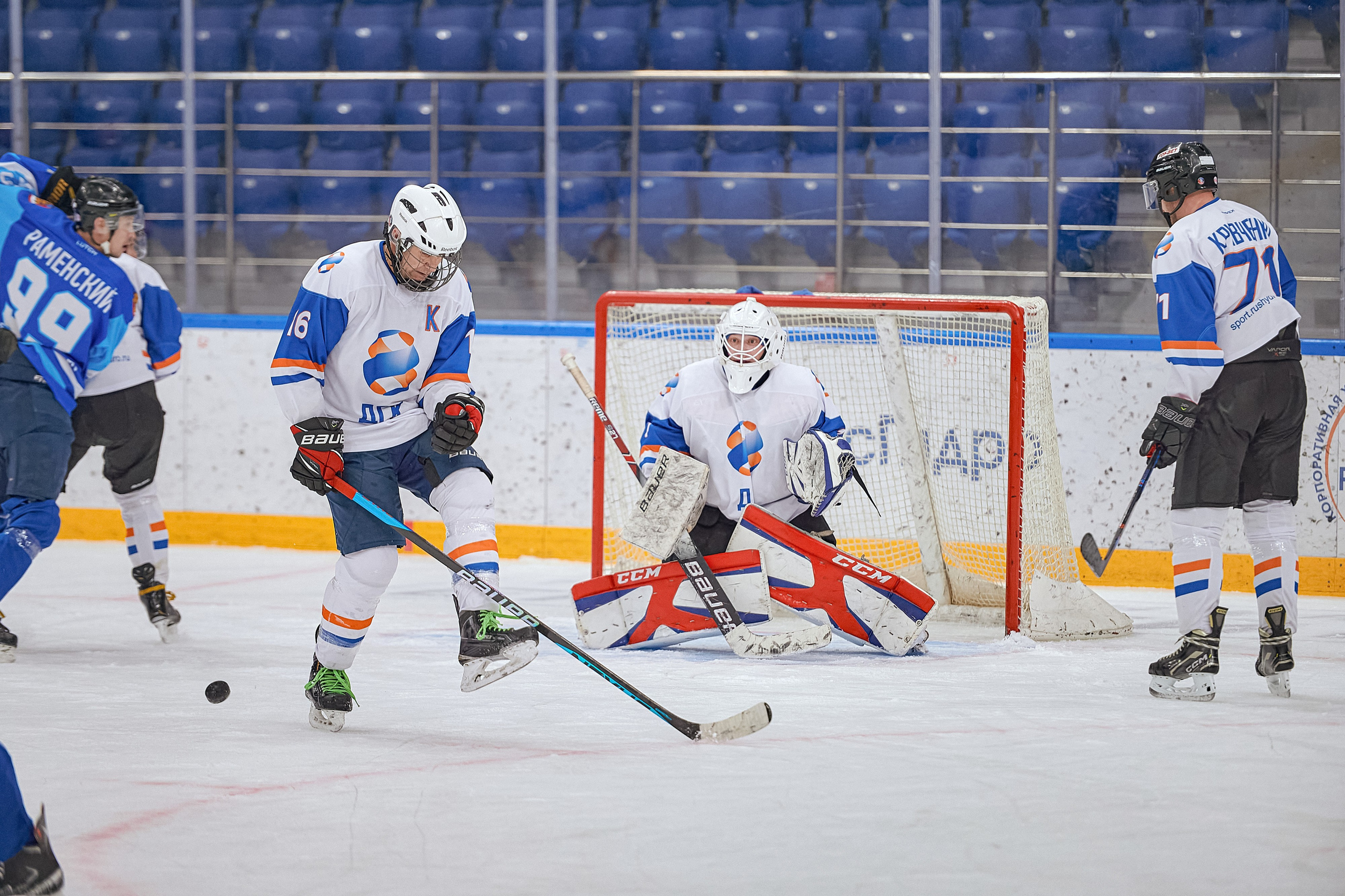 Портфолио репортажной фотосъёмки: Кристалл арена — Хоккей — РусГидро. Фотограф Яковлев Роман — Красноярск