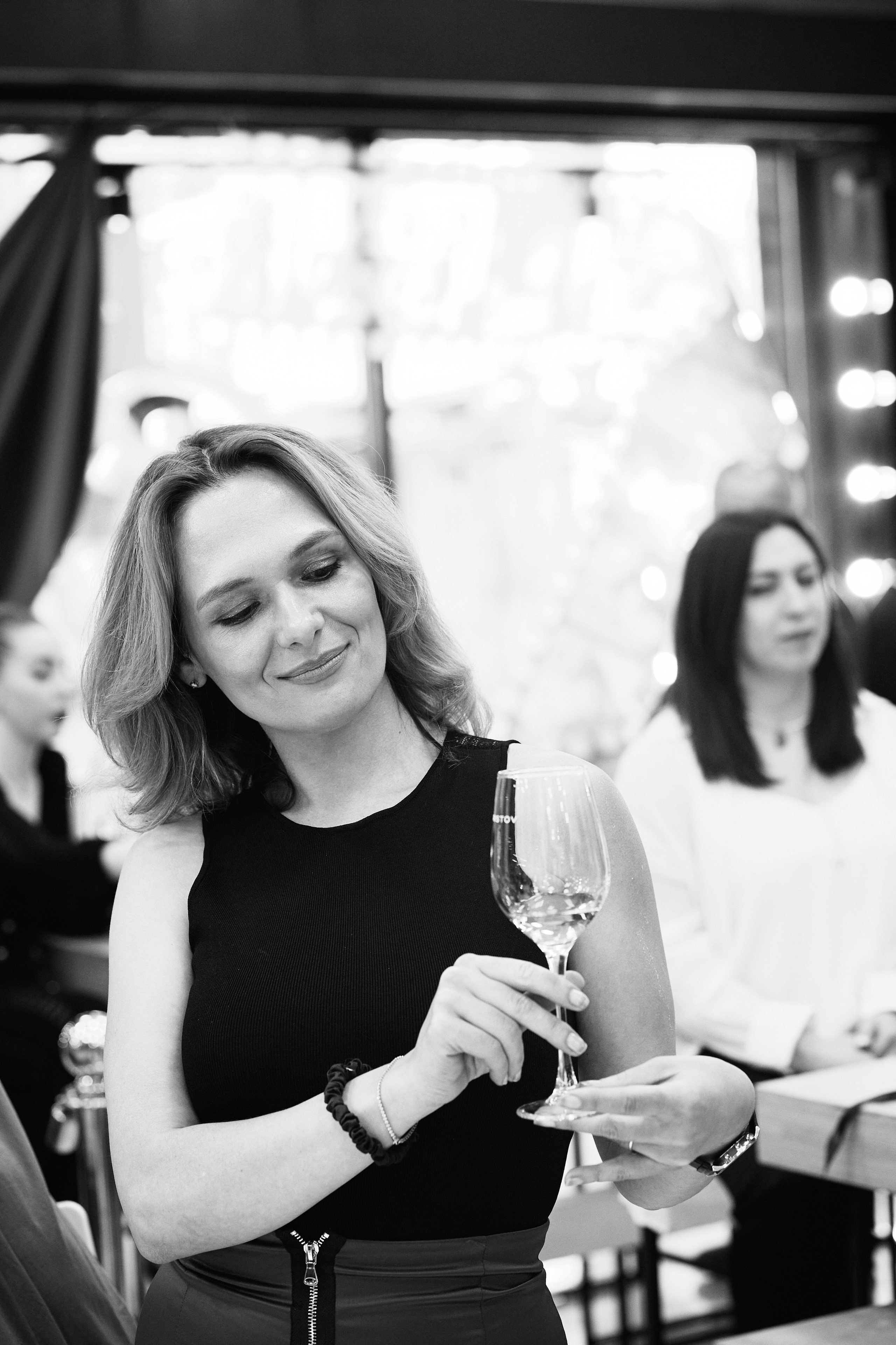 Иммерсивный спектакль в Винном клубе CHATEAU TAMAGNE 21.05. Свадебный репортажный фотограф краснодар максим дремов дрёмов фотосессия студия цена