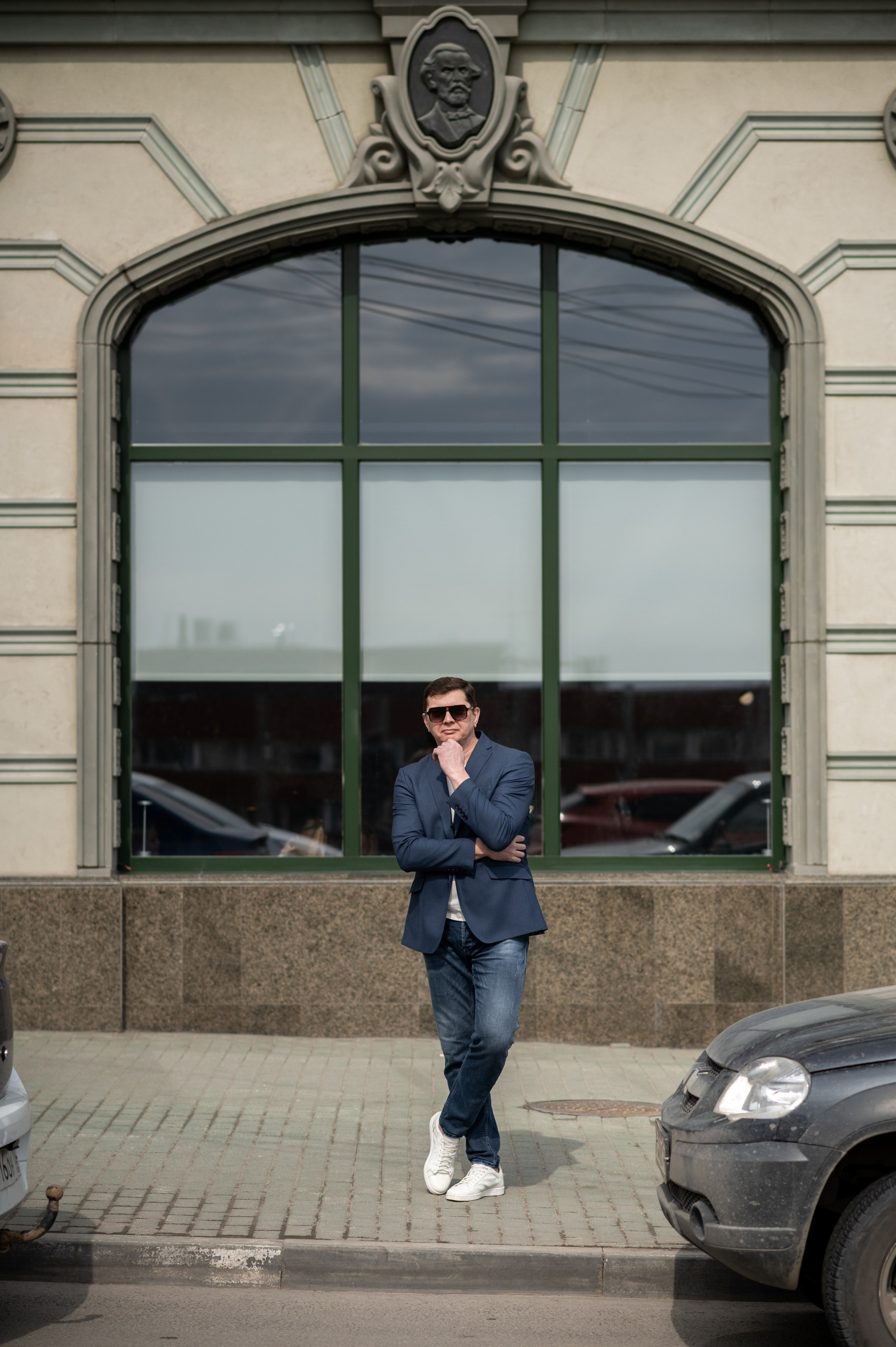 Прогулочная фотосессия в городе для мужчины