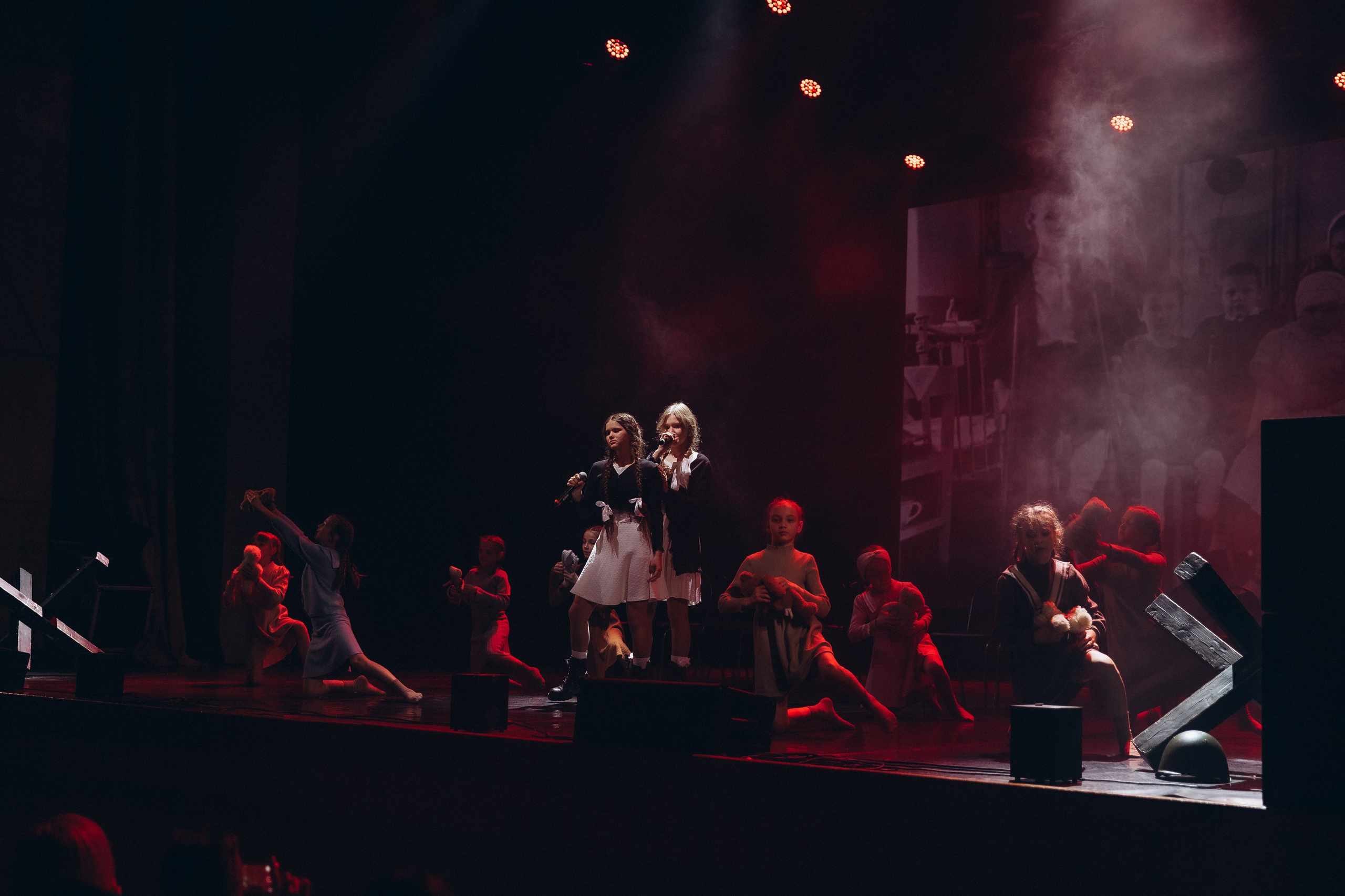 Дети войны. Спектакль. Фотограф из Сибири