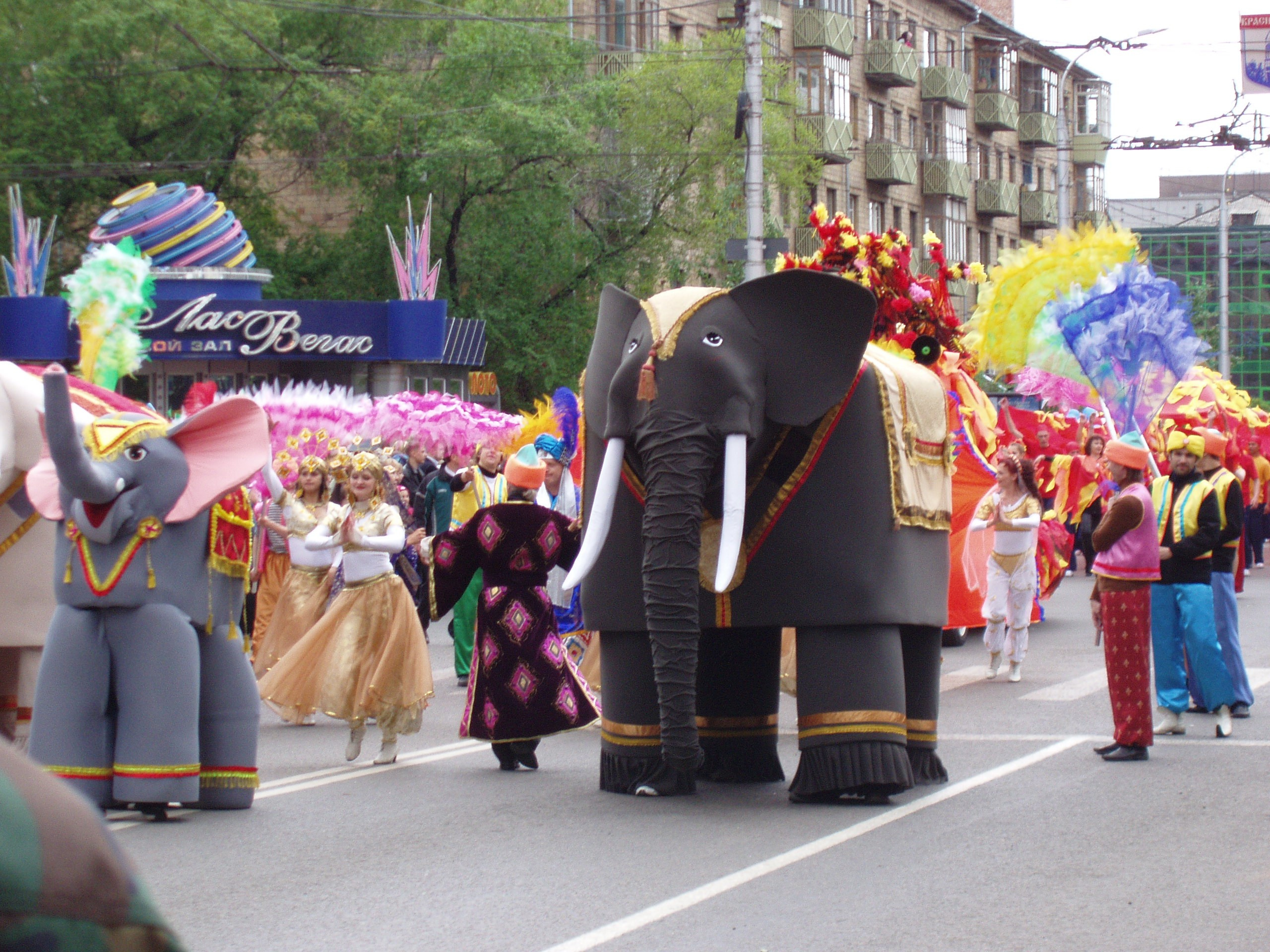 Дома, карнавал 04.06.2005. Семейный, Свадебный фотограф СПБ Питер— Романова Екатерина