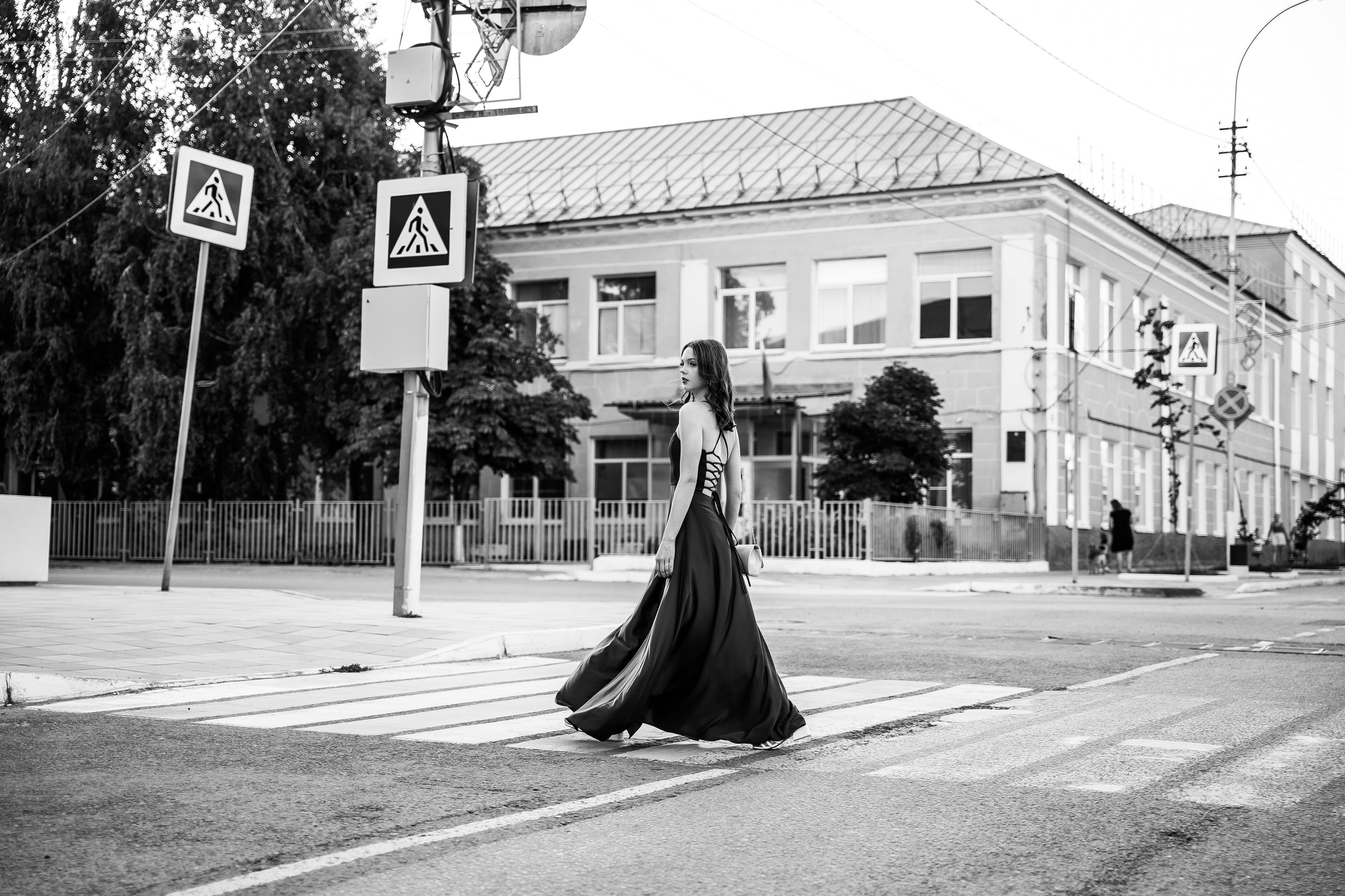 Женская фотосессия в стиле Lifestyle | Красное платье в городе