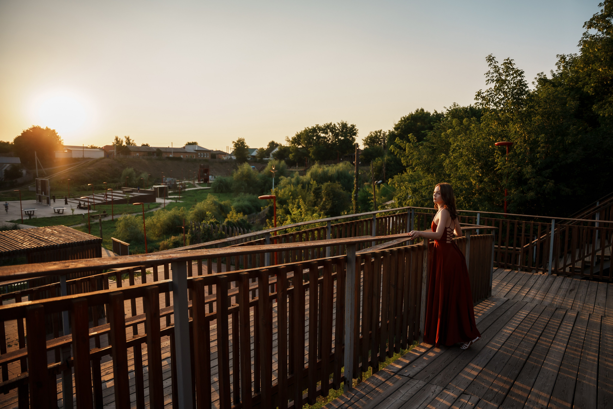 Женская фотосессия в стиле Lifestyle | Красное платье в городе