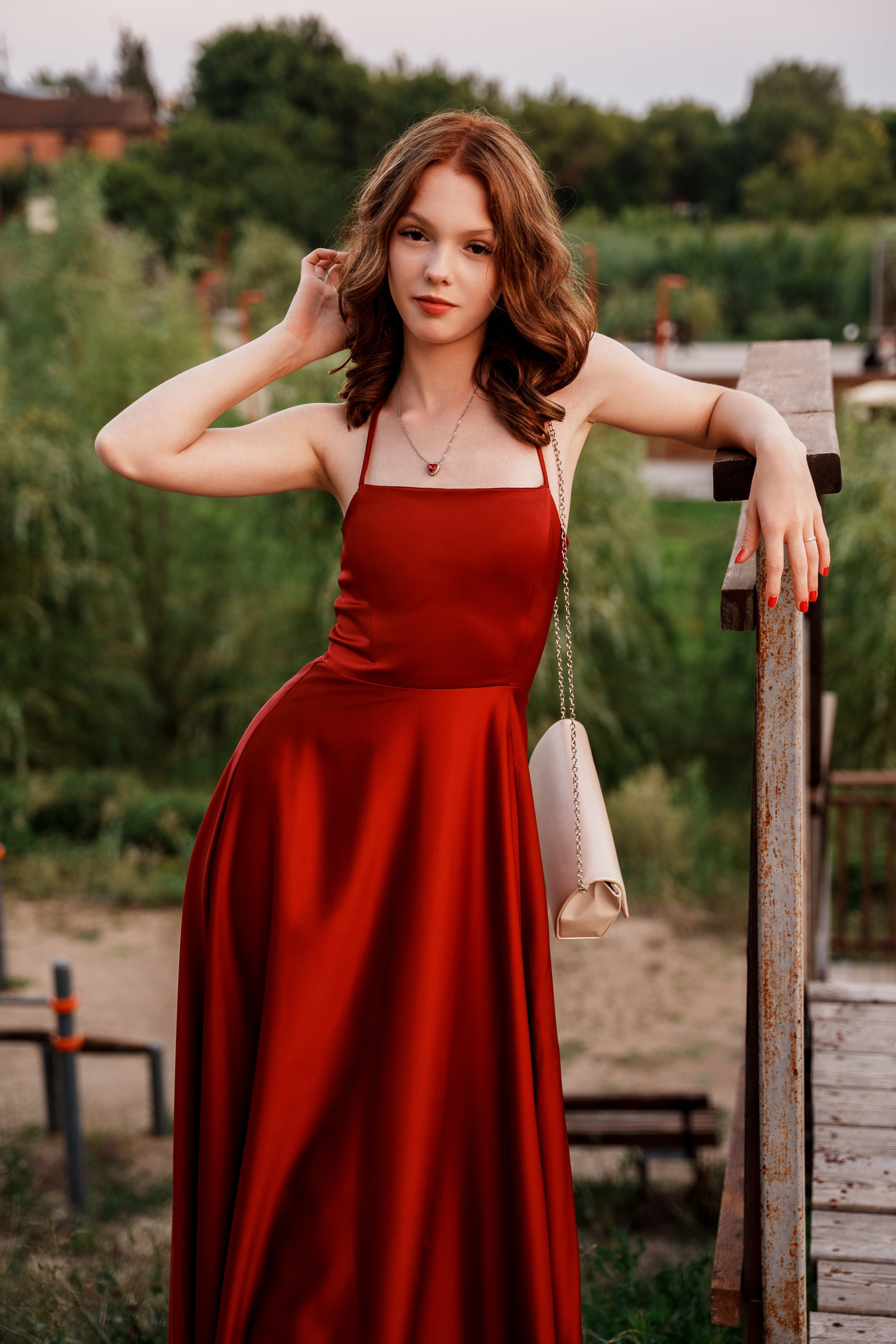 Женская фотосессия в стиле Lifestyle | Красное платье в городе