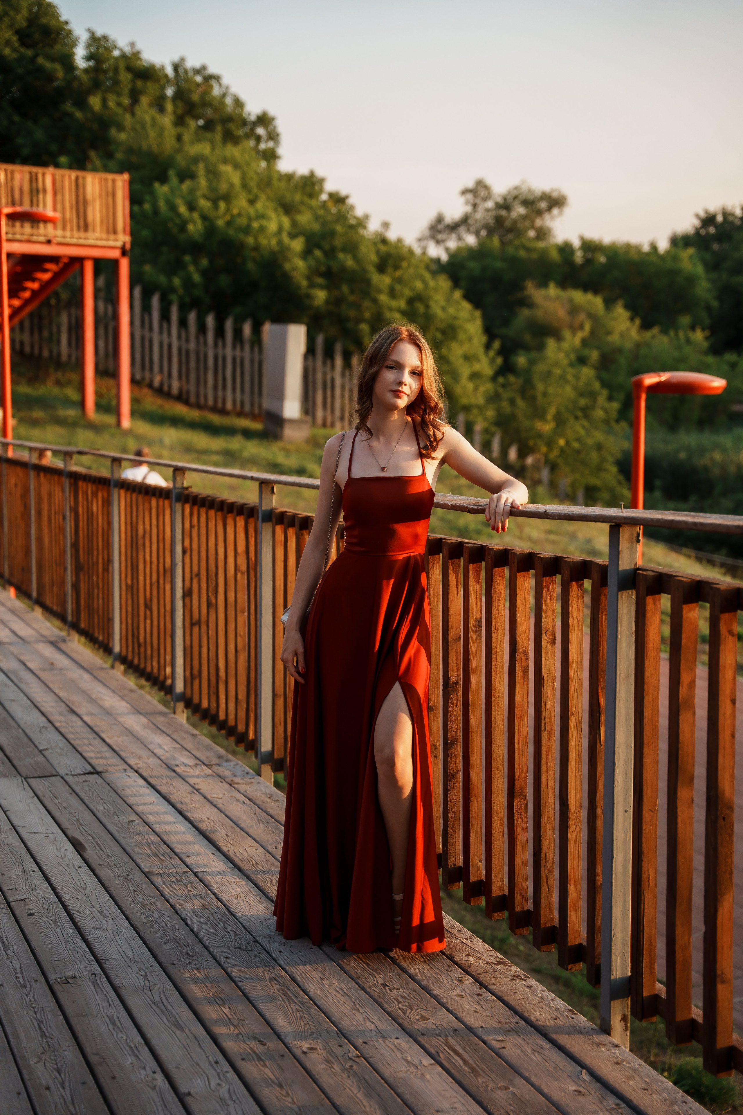 Женская фотосессия в стиле Lifestyle | Красное платье в городе