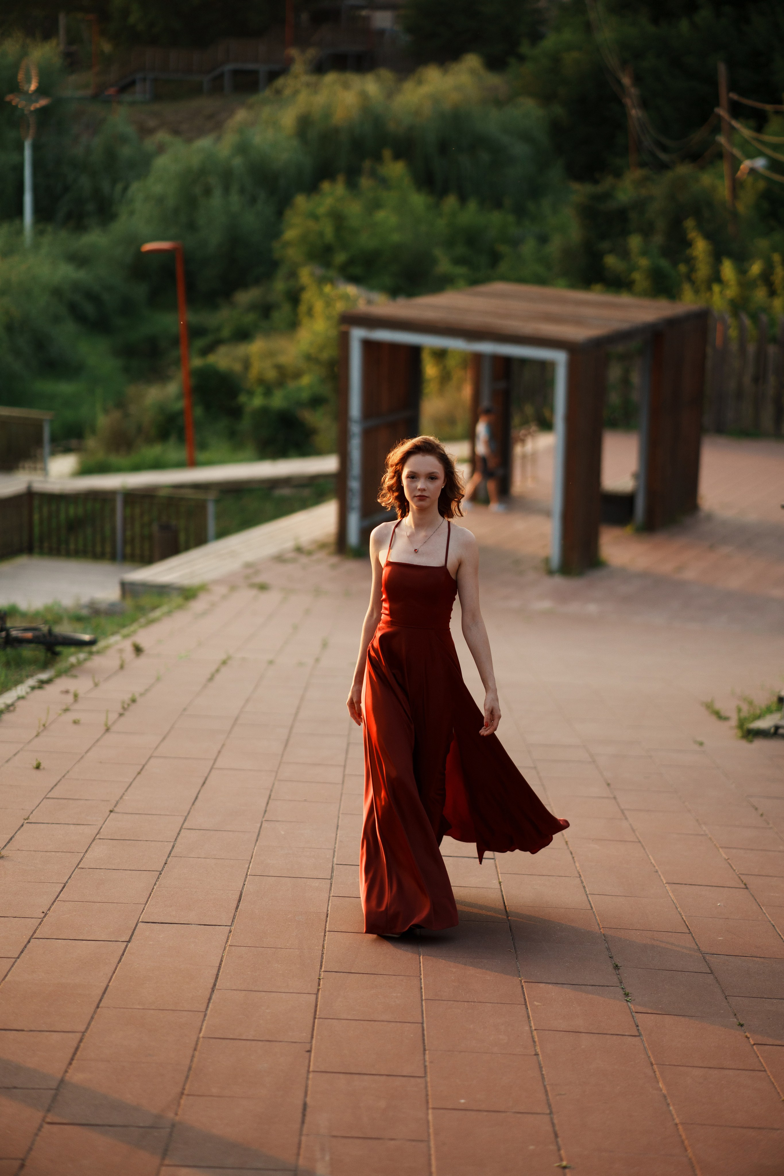 Женская фотосессия в стиле Lifestyle | Красное платье в городе