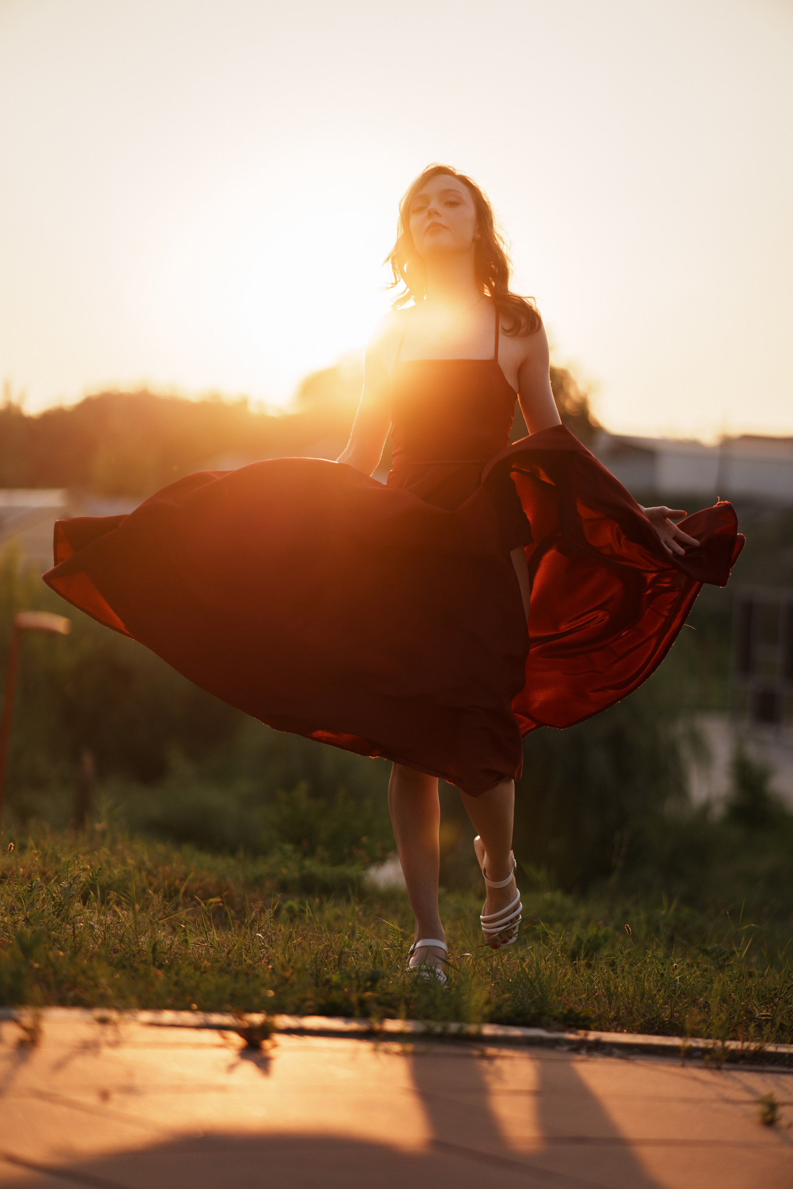 Женская фотосессия в стиле Lifestyle | Красное платье в городе