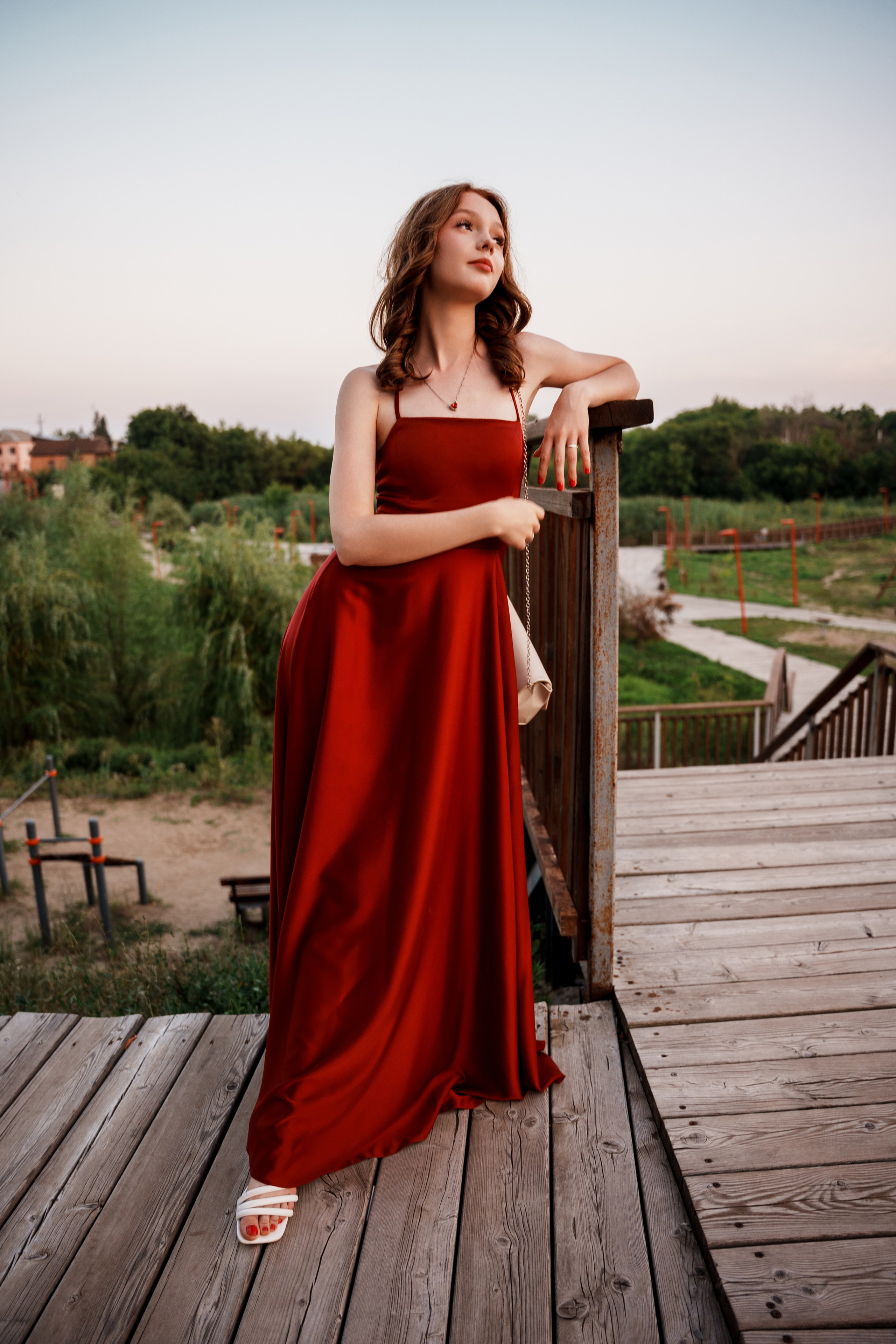 Женская фотосессия в стиле Lifestyle | Красное платье в городе