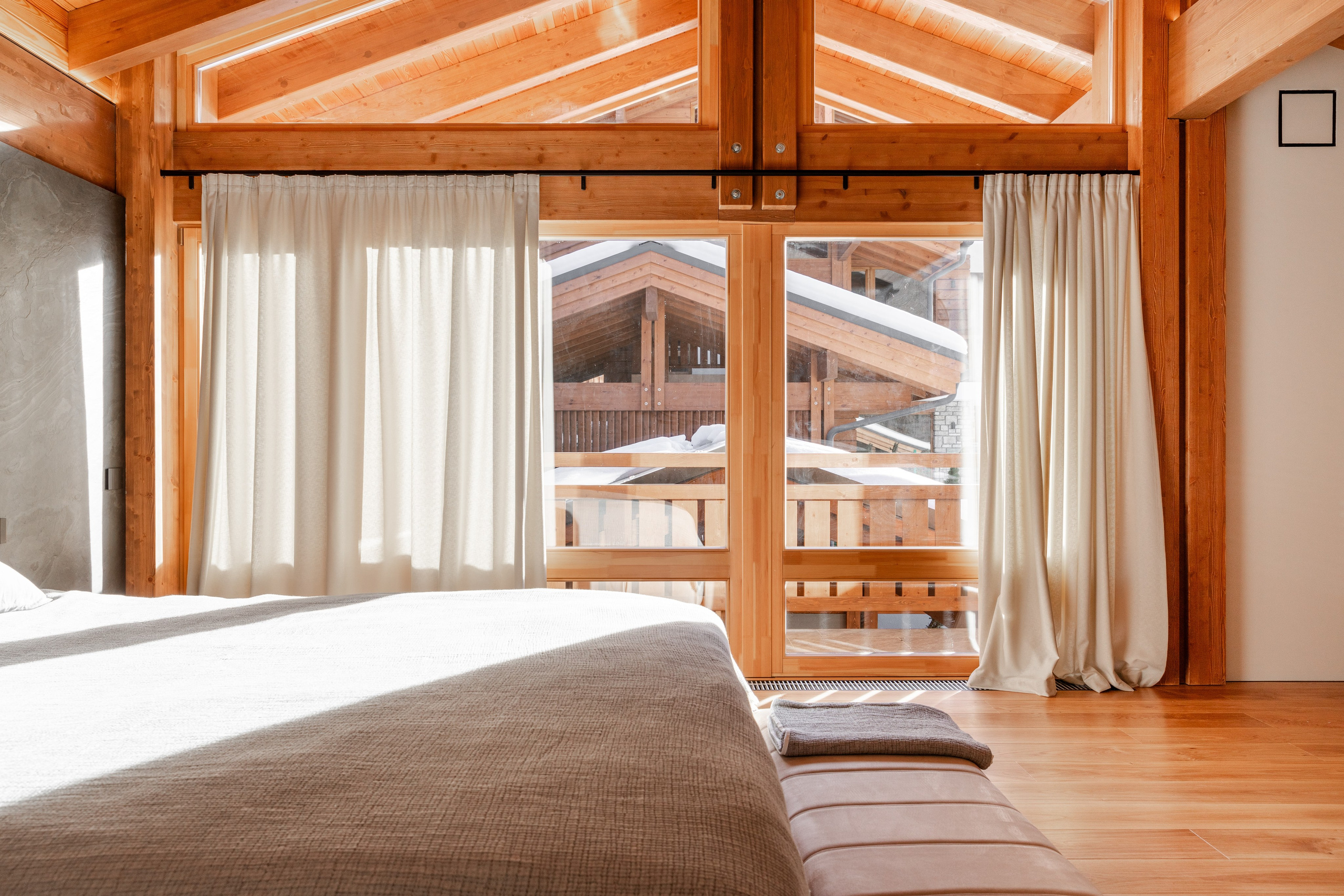 Интерьерная фотосъёмка загородного дома площадью 300 кв м в п. Эстосадок. Интерьерный фотограф Москва