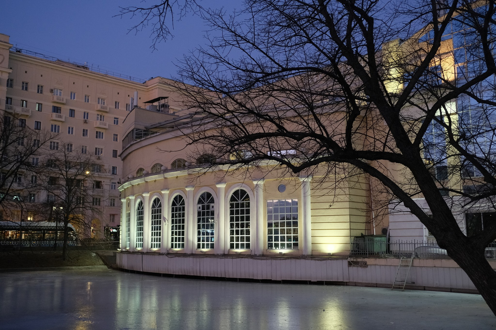 Улица, люди, жизнь…