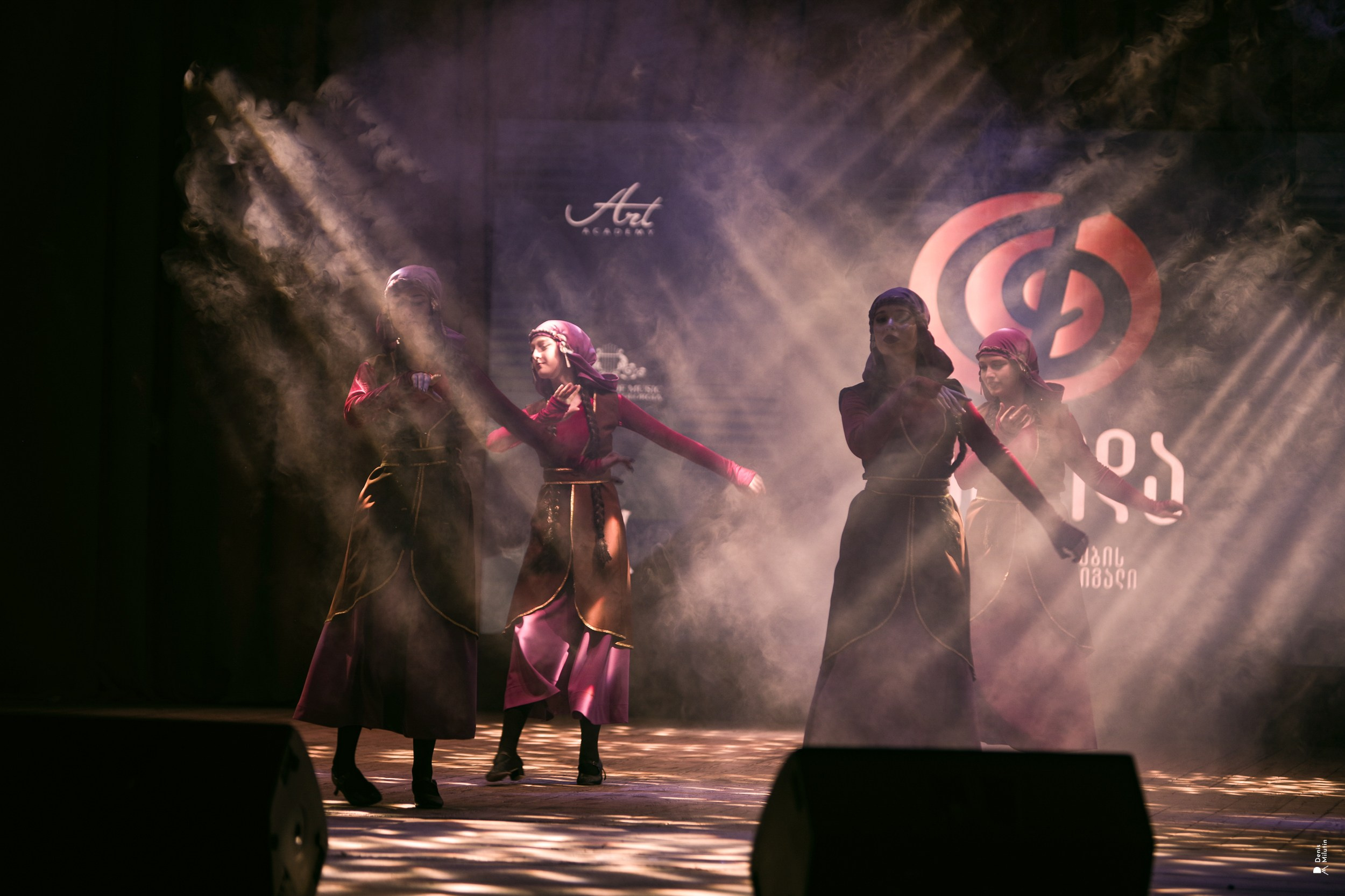 Танцы в Хоби. Портретный фотограф Денис Милютин