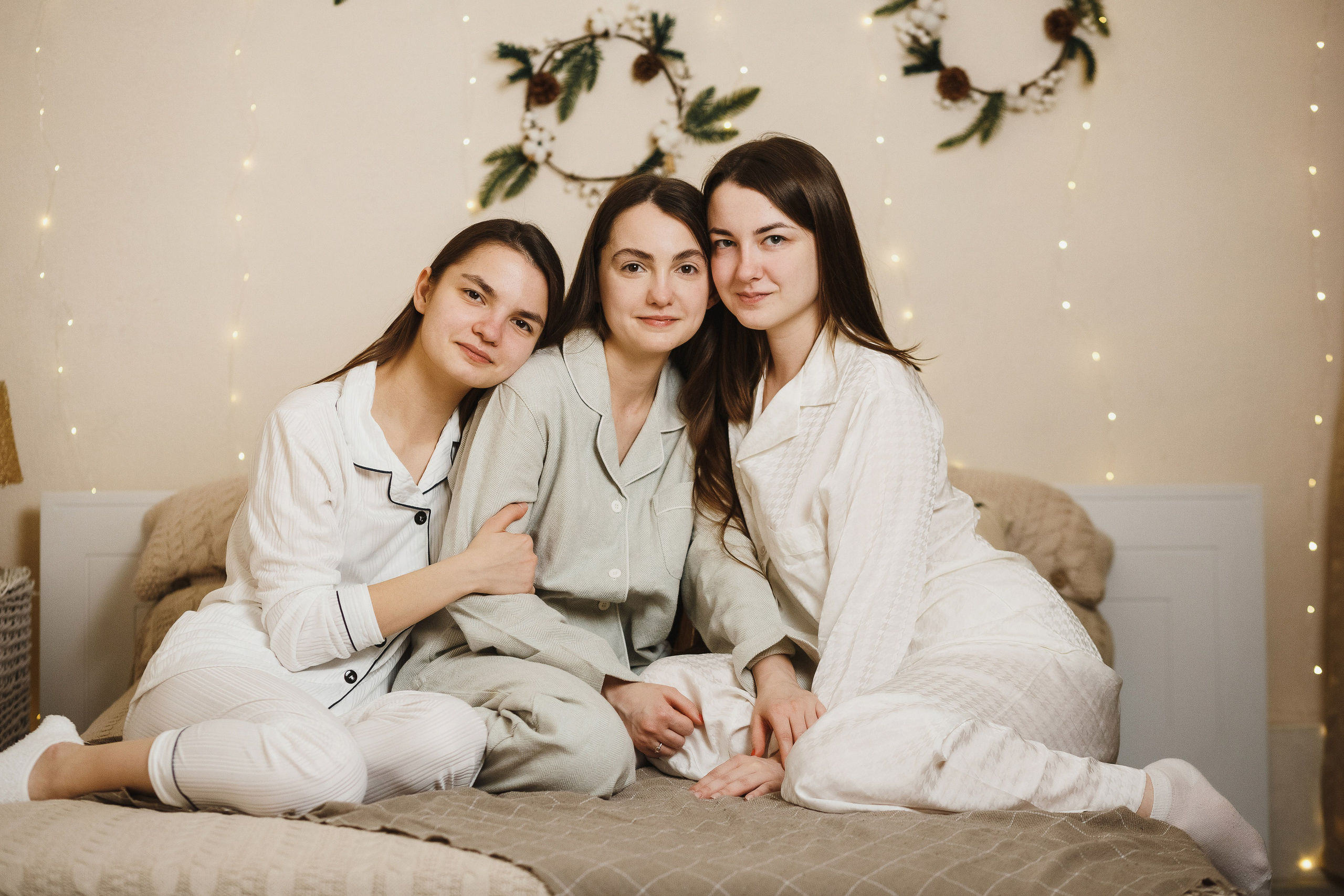 Семейная фотосессия в фотостудии Таганрога: Вечные моменты счастья. Свадебный и семейный фотограф в Таганроге Бакарюк Антон