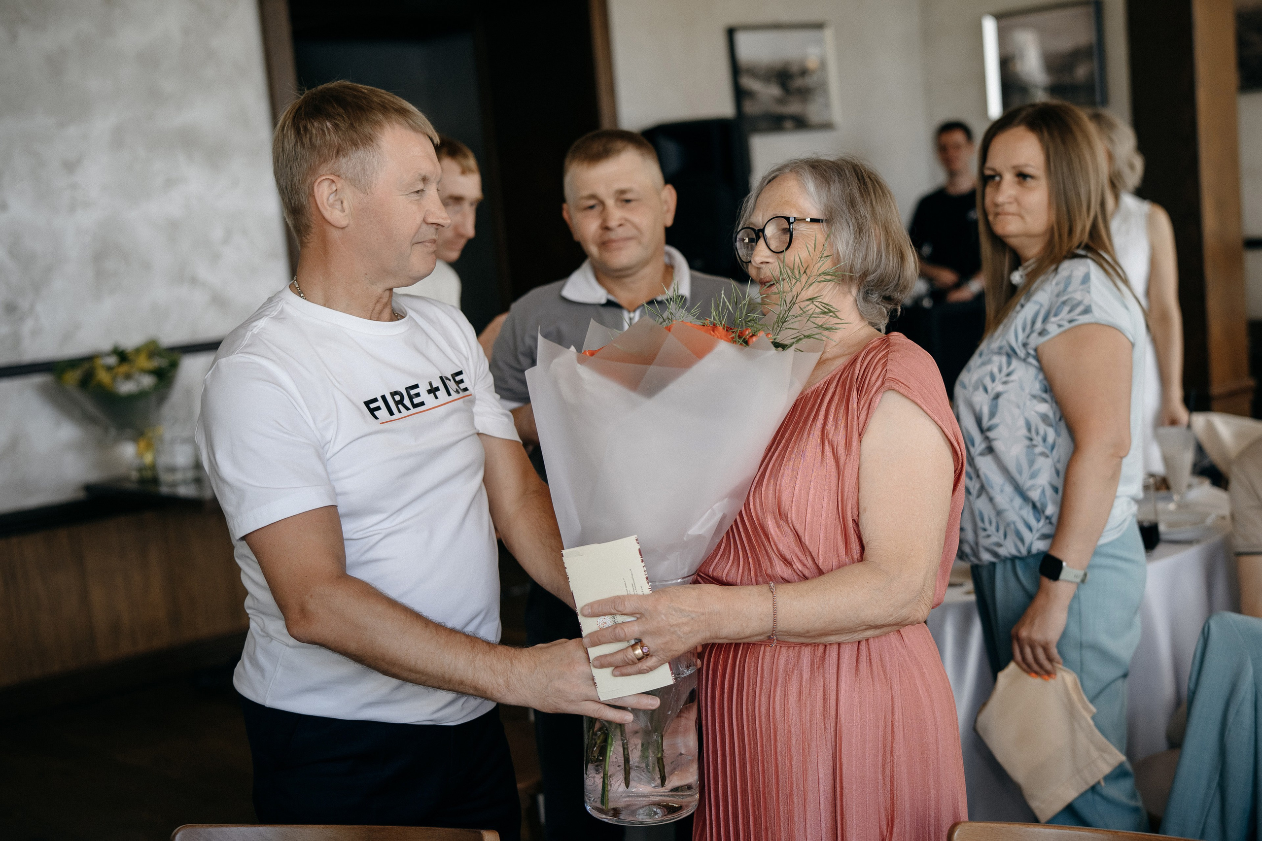 Семейный ужин в ресторане Сафари. Свадебный фотограф в Красноярске