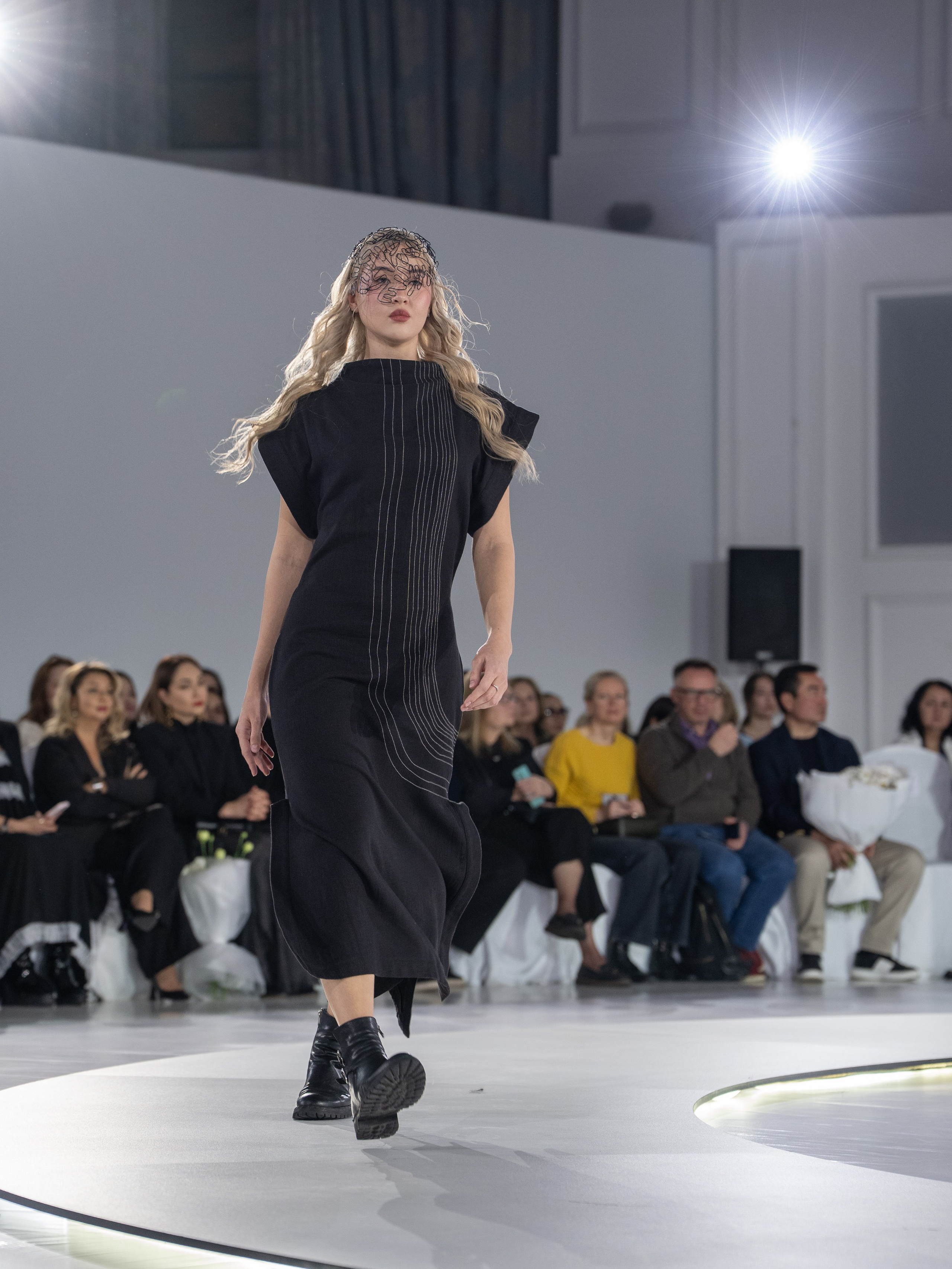 Дизайнер Zalkar. Сайт Алматинского НЮ АРТ, будуар и фэшн фотографа Дениса Карпенко