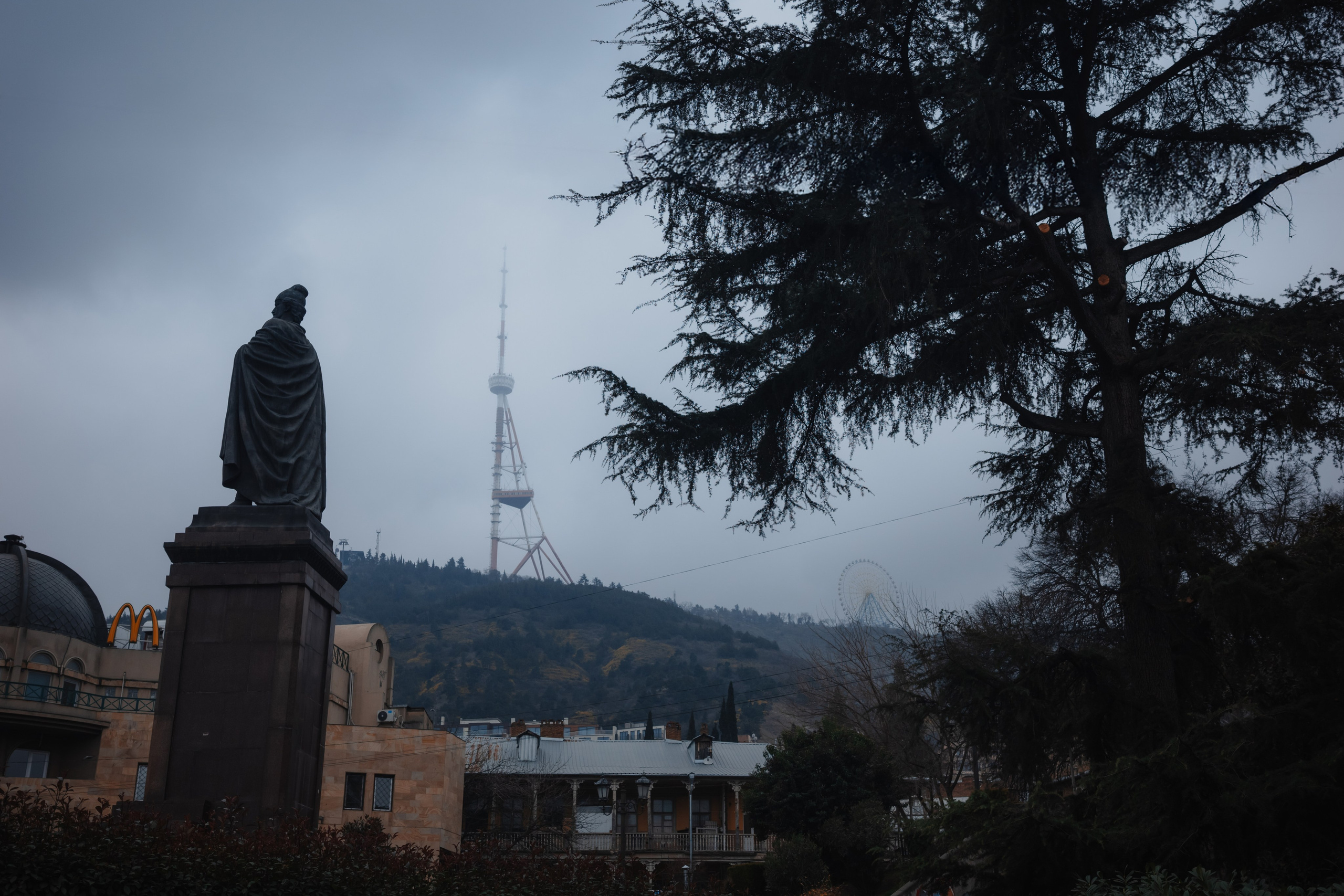 WALKING AROUND TOWN. ANASTASIA SYUTKINA PHOTOGRAPHY