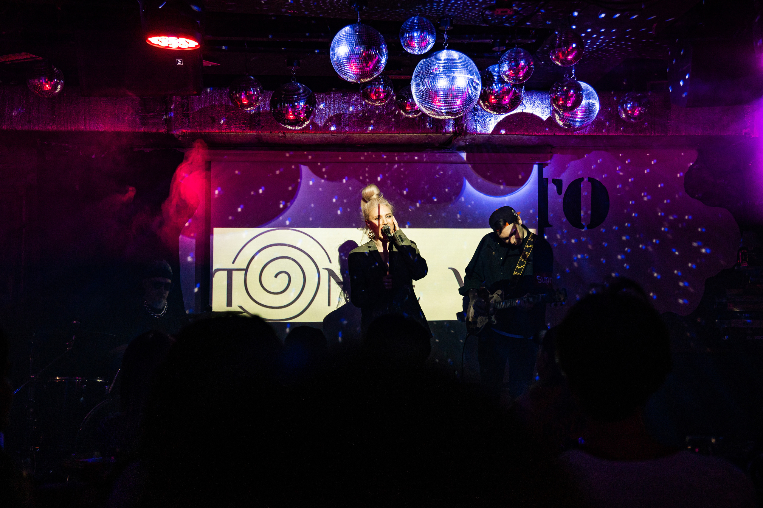 Катя Москалева и Ира Тонева (Фабрика). Фотограф. Москва. Алексей Светомиров. Love Story, портретная съемка