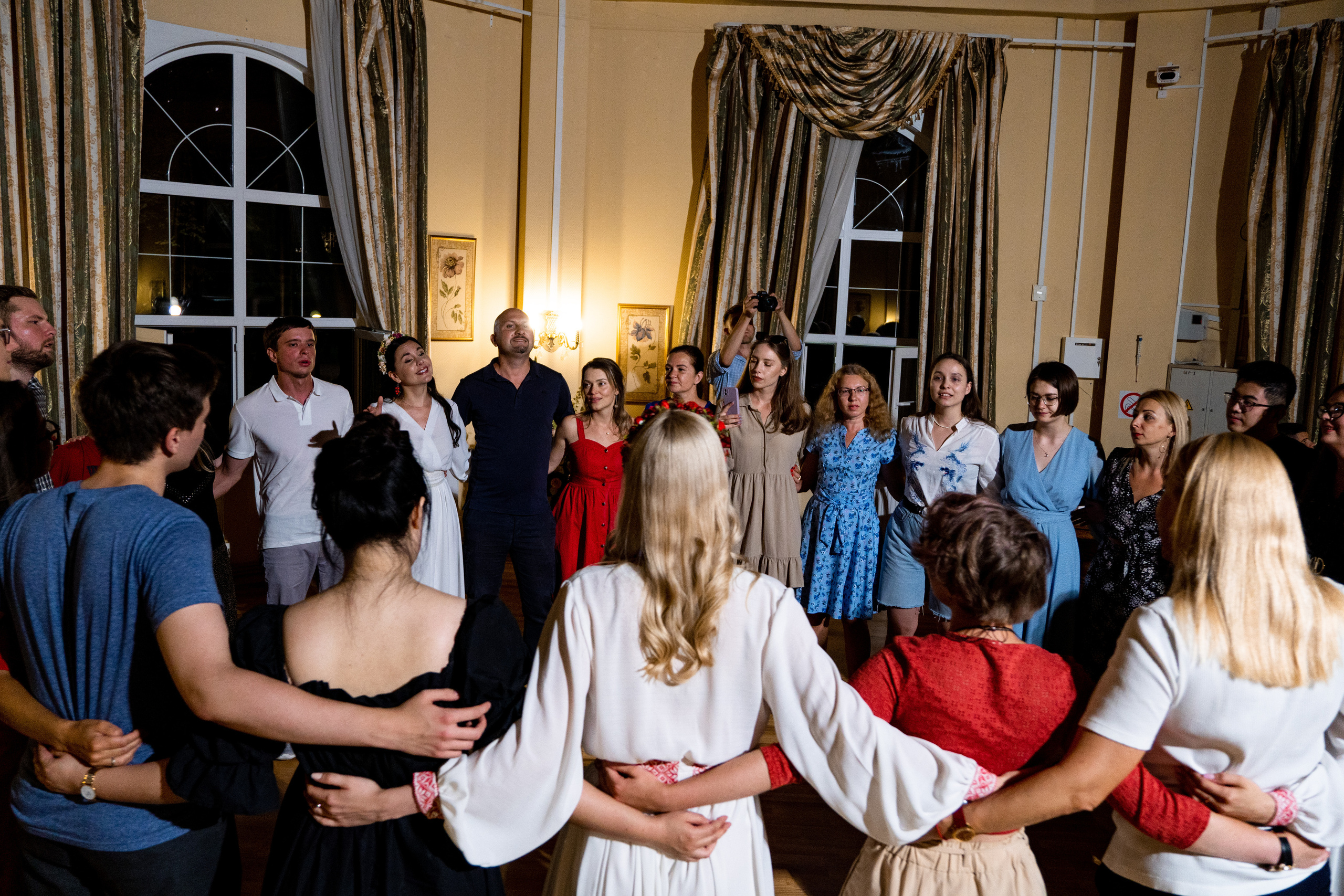 Крапива — народные мотивы. Фотограф. Москва. Алексей Светомиров. Love Story, портретная съемка