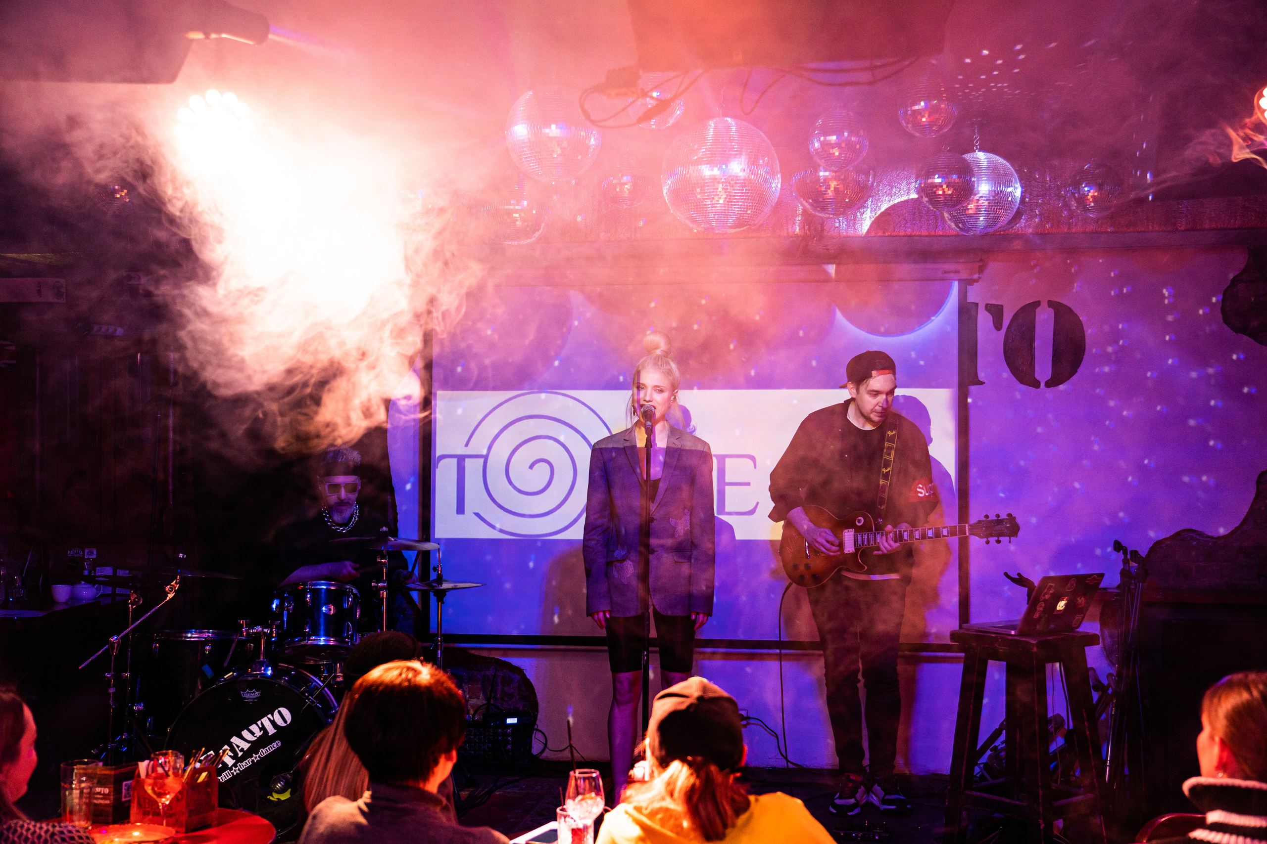 Катя Москалева и Ира Тонева (Фабрика). Фотограф. Москва. Алексей Светомиров. Love Story, портретная съемка