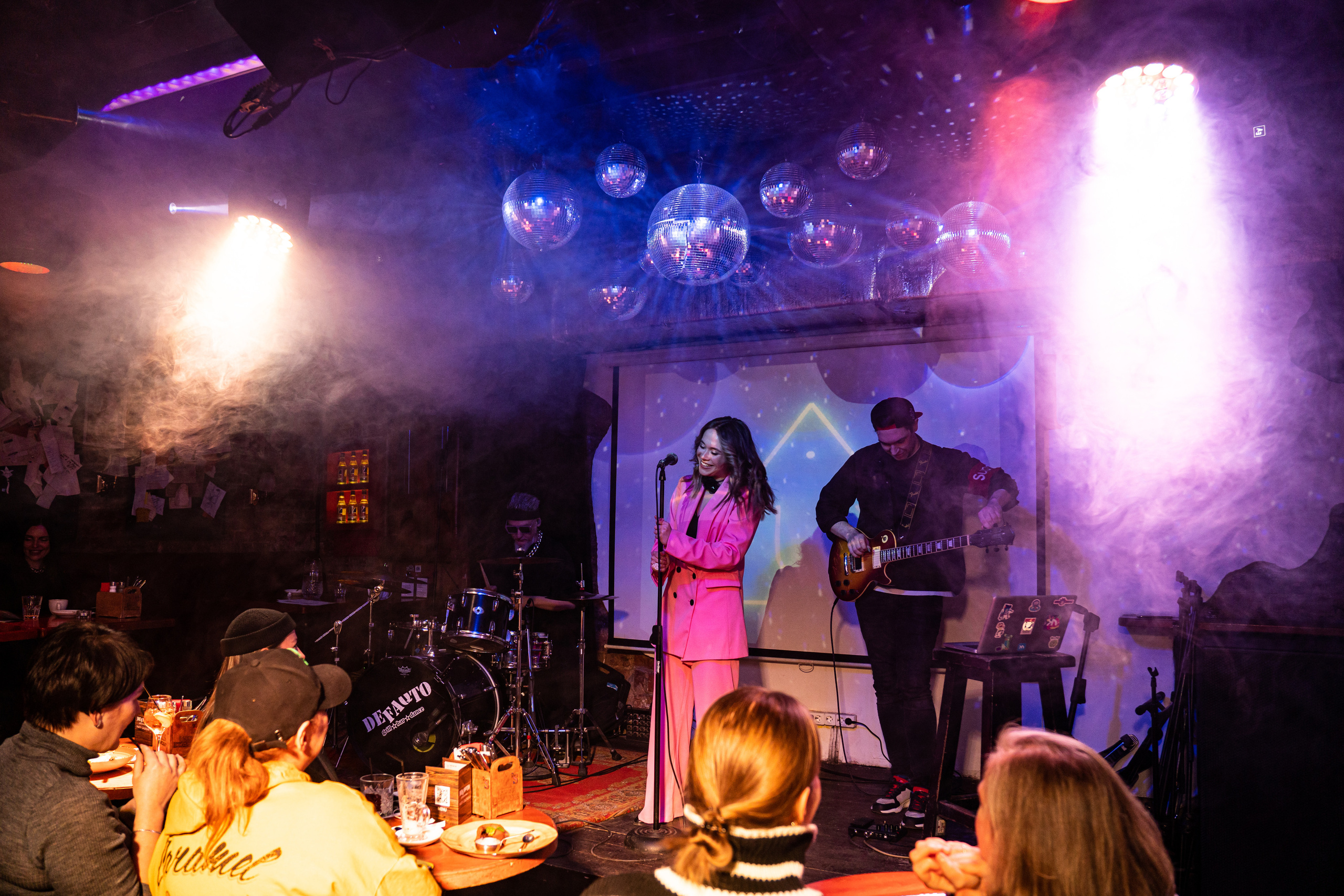 Катя Москалева и Ира Тонева (Фабрика). Фотограф. Москва. Алексей Светомиров. Love Story, портретная съемка