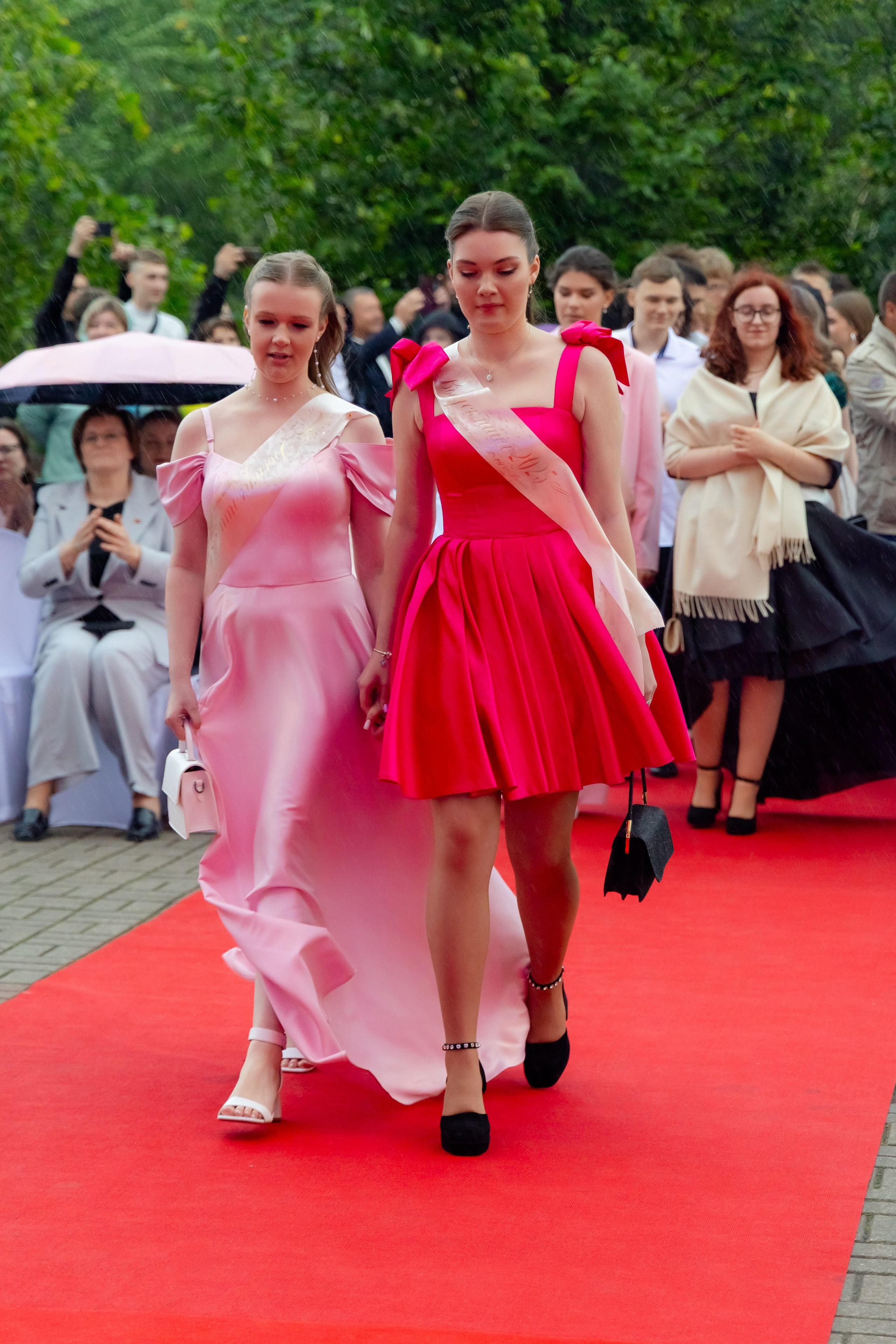 Школьный выпускной 2025 год в Минске, Беларуси. Свадебный фотограф в Минске/Беларуси Сергей Спиридонов