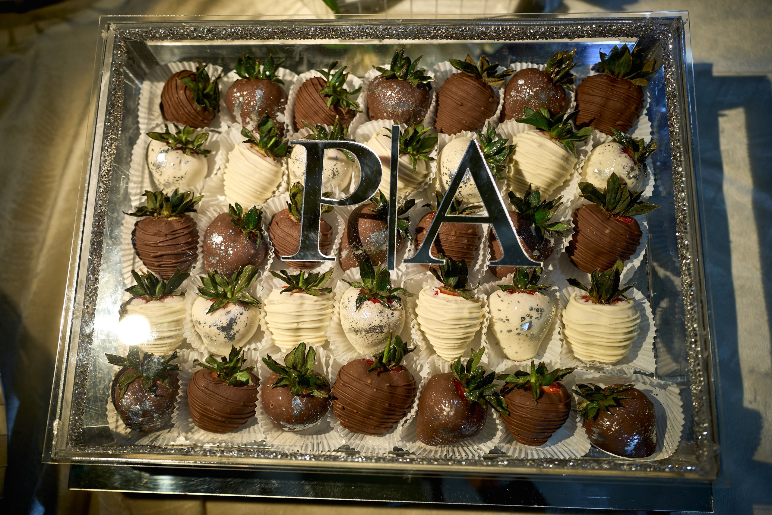 Красивое и чувственное сватовство Рафаэля & Алины в GOLDEN PALACE от ТВИНС СТУДИО. ТВИНС СТУДИО — лучшие свадебные фотографы и видеографы в Краснодаре