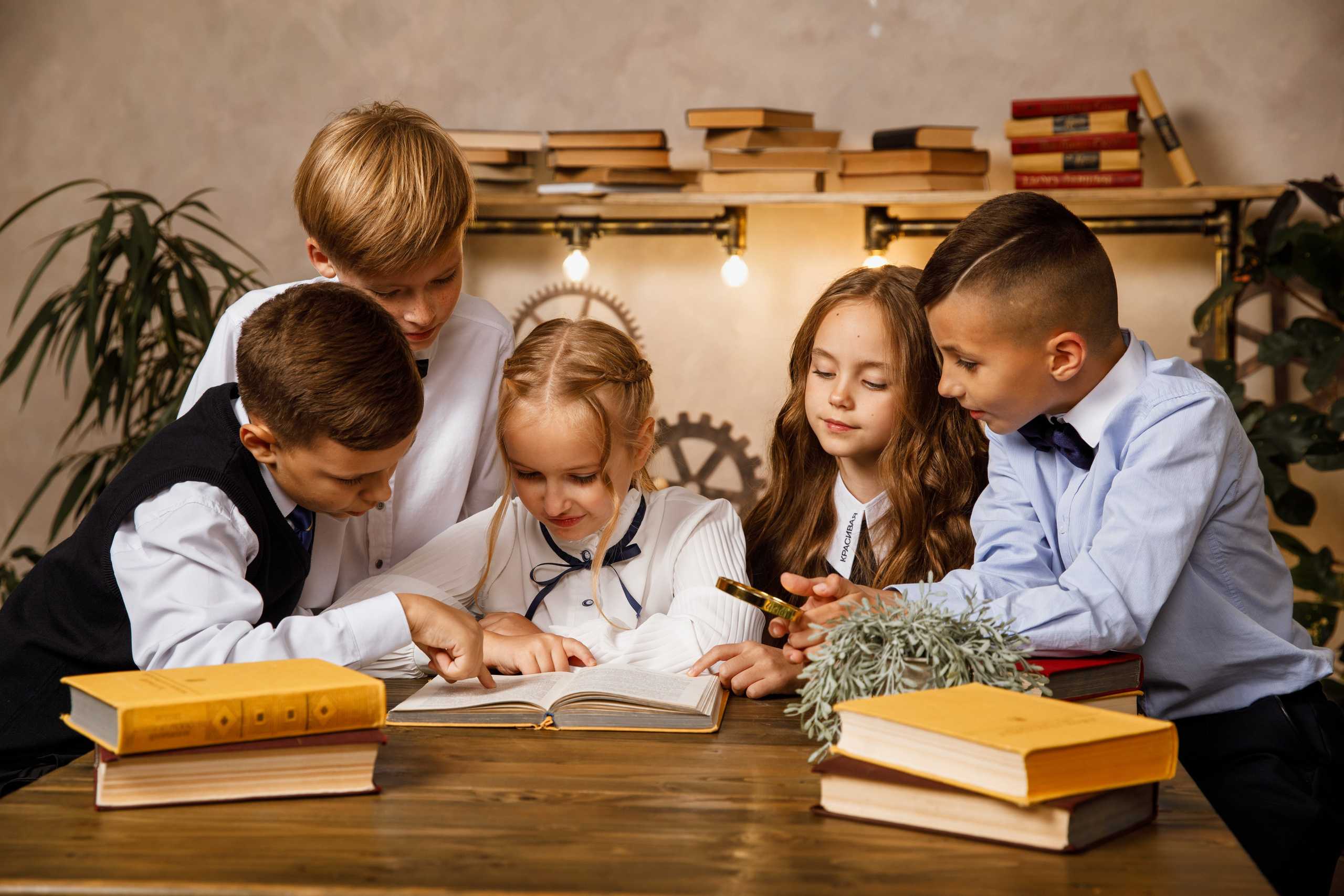 В фотозоне «Исследователь». Выпускные альбомы Евгении Виноградовой г. Липецк